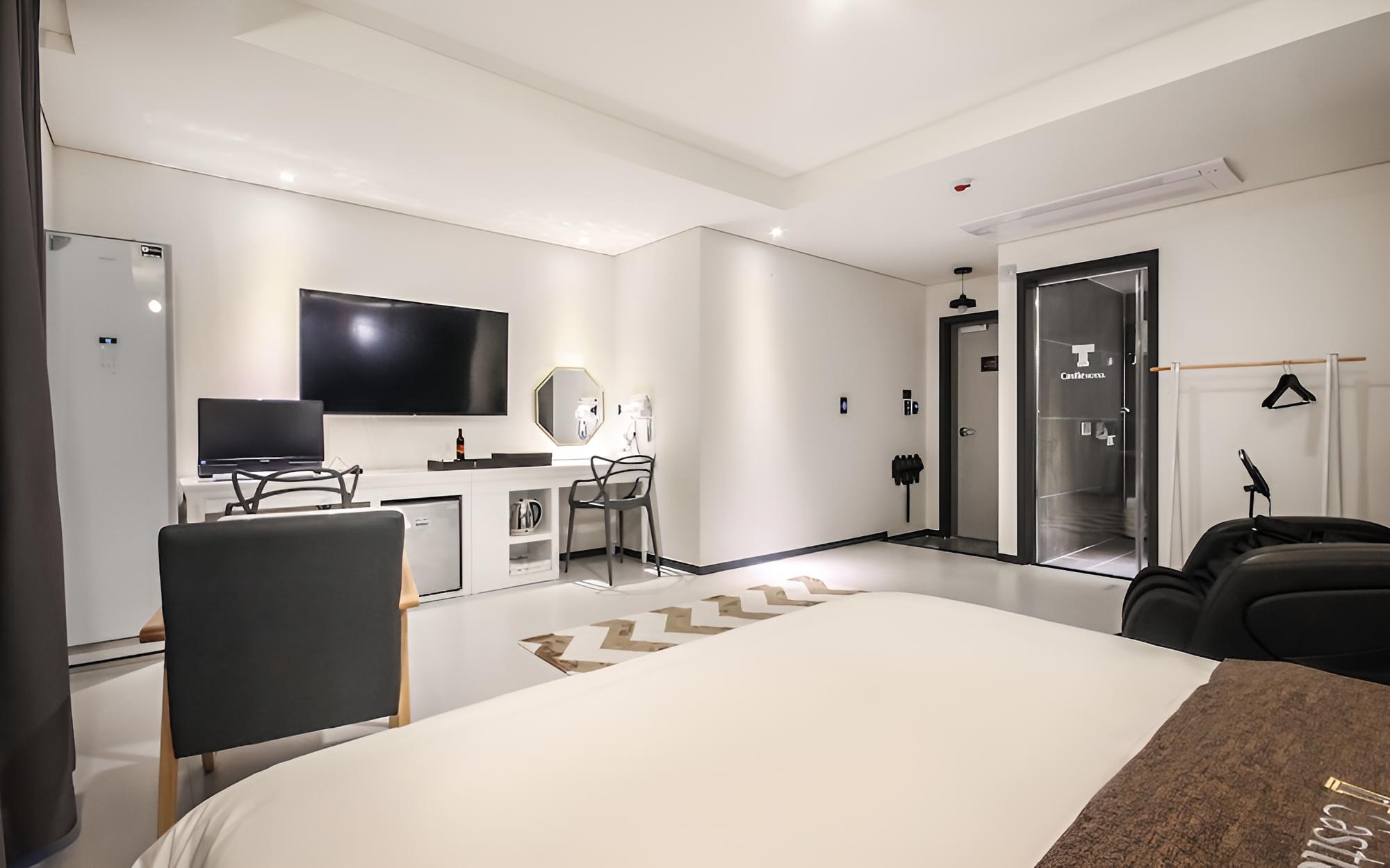 Room (Premium (Netflix available styler pro) - Photo 15