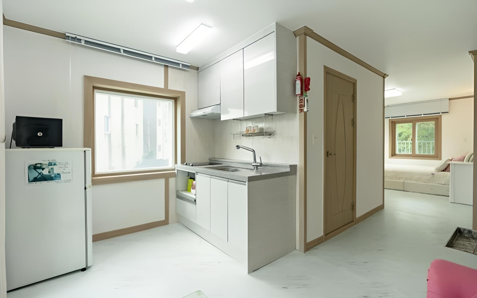 Room (Building A Room 302 (Ocean View/Priva)