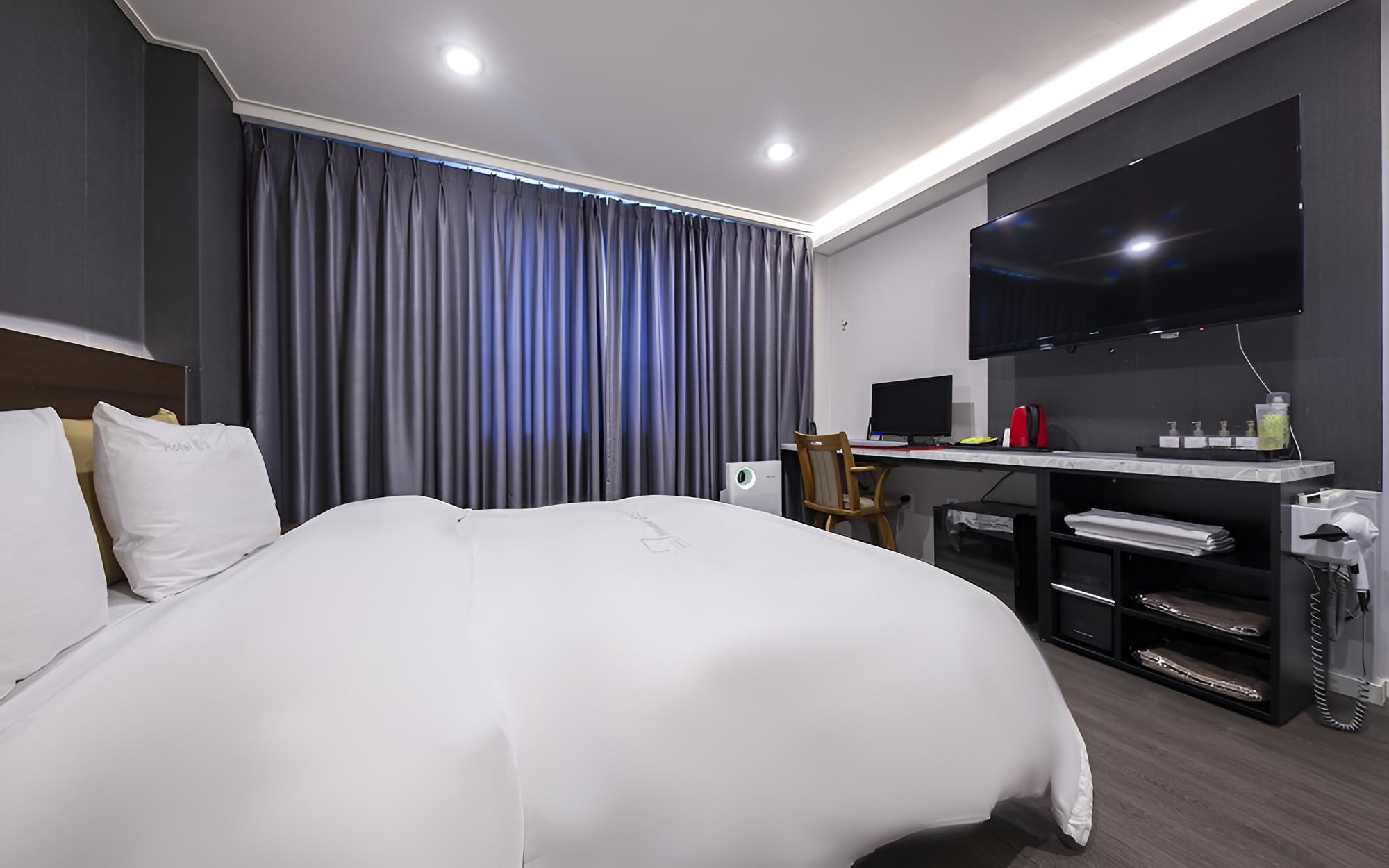 Room (Non-smoking room (Netflix Disney+ ava)