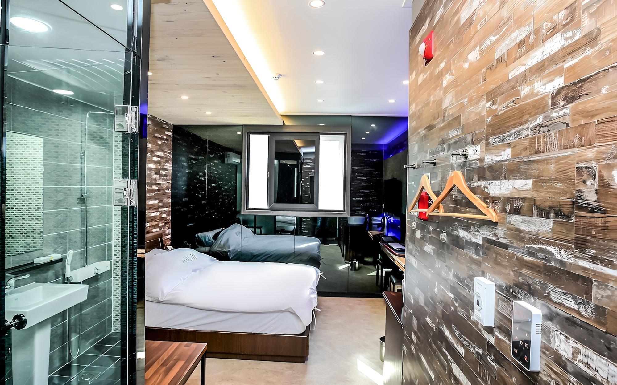 Room (Standard Room) - Photo 1