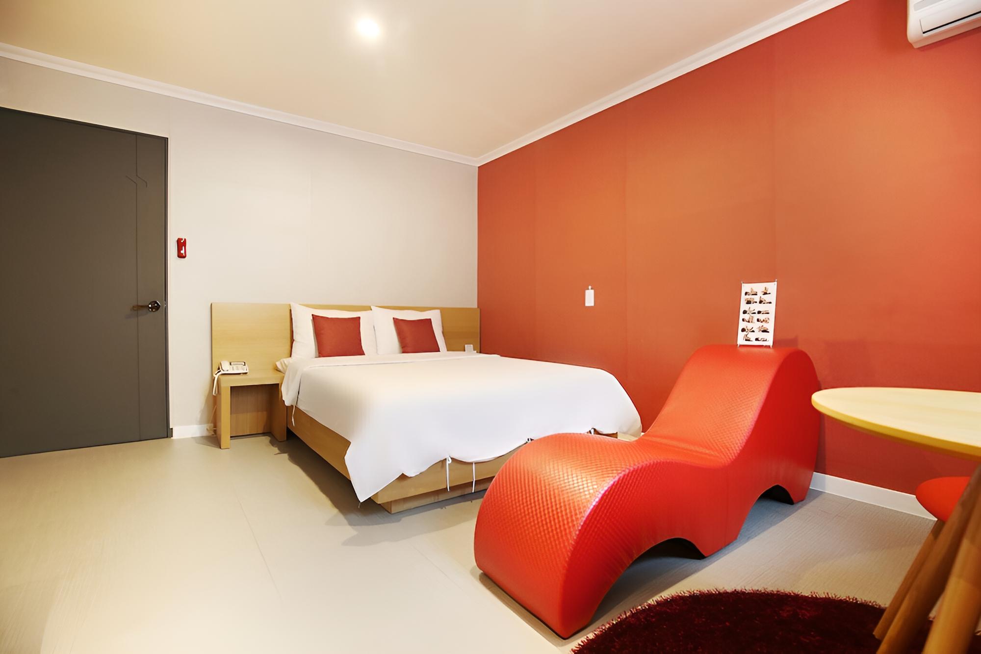 Room (Suite Room (Love Sofa))