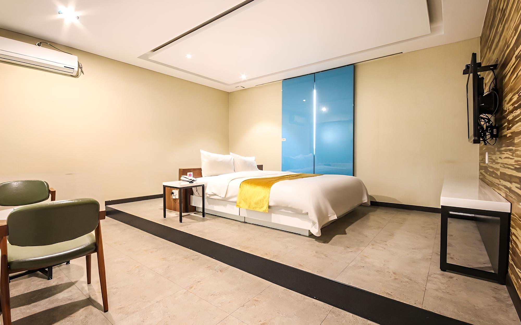 Room (Special Room) - Photo 9