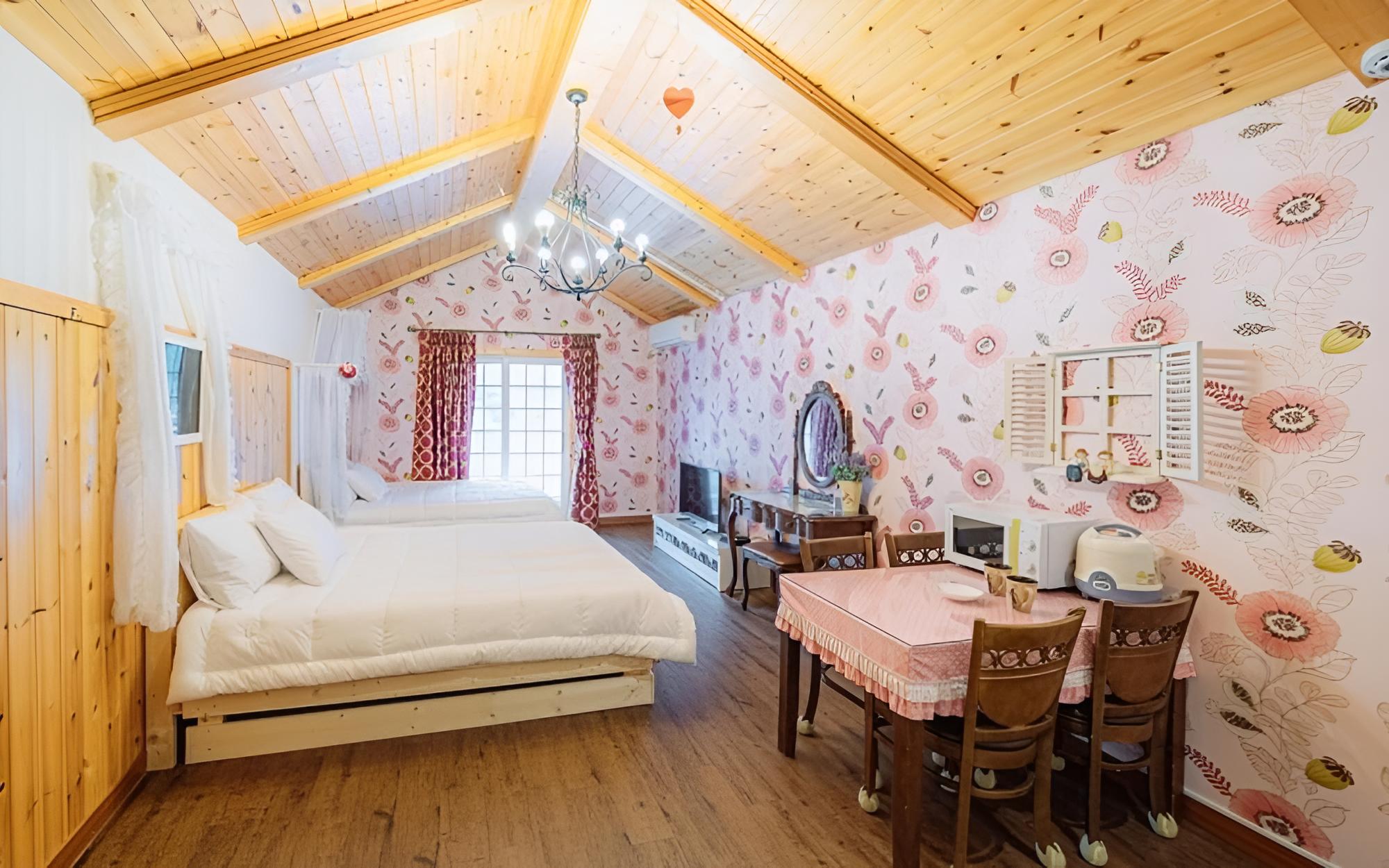 Room (Casablanca (no pets allowed))