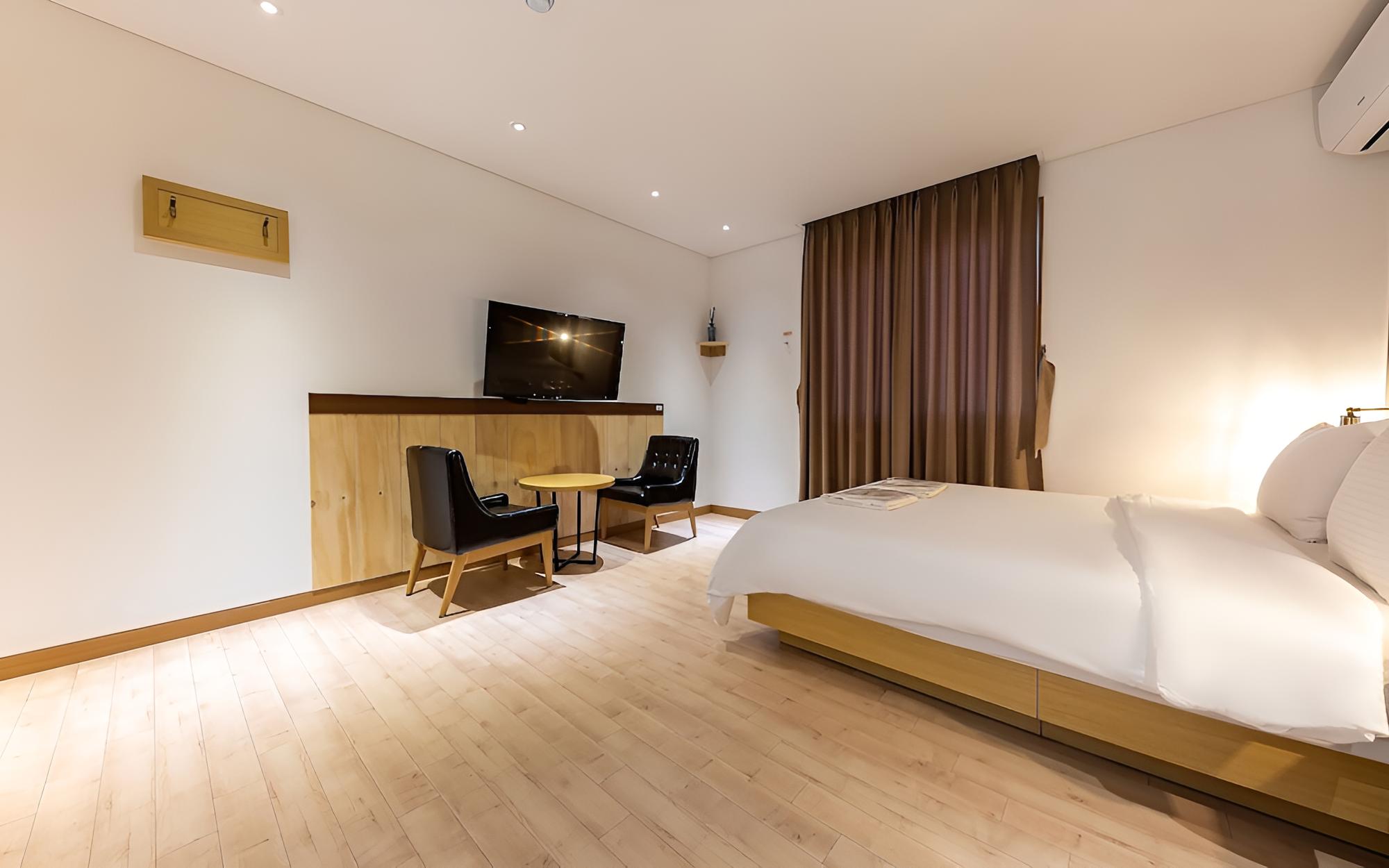 Room (Premium Bathtub (Netflix 1PC Bathtub))