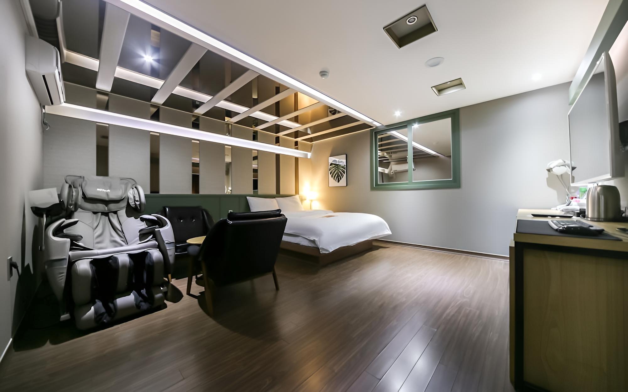 Room (VIP Deluxe) photo 2