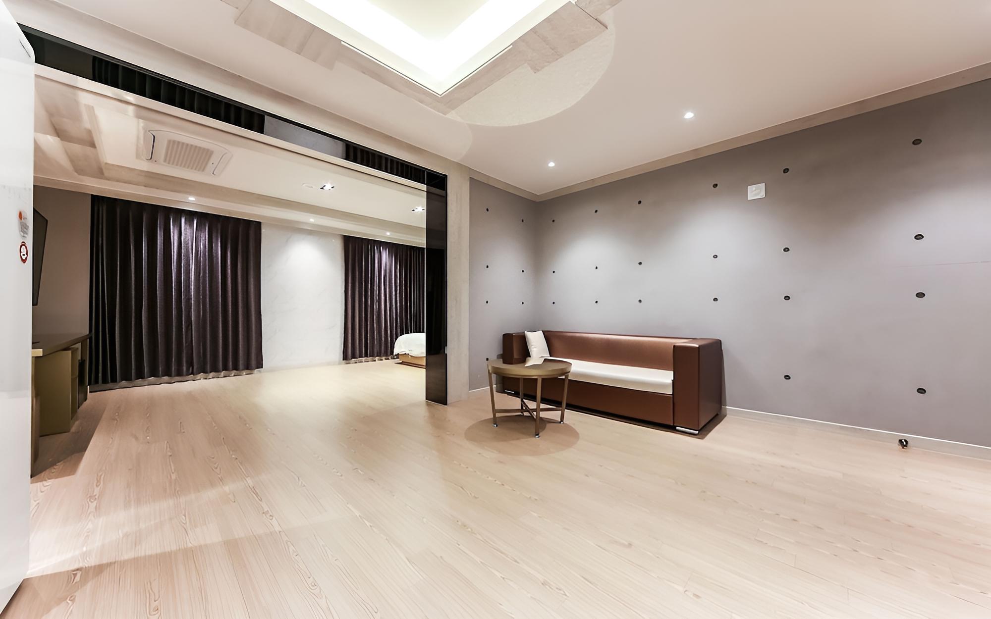Room (Deluxe room)