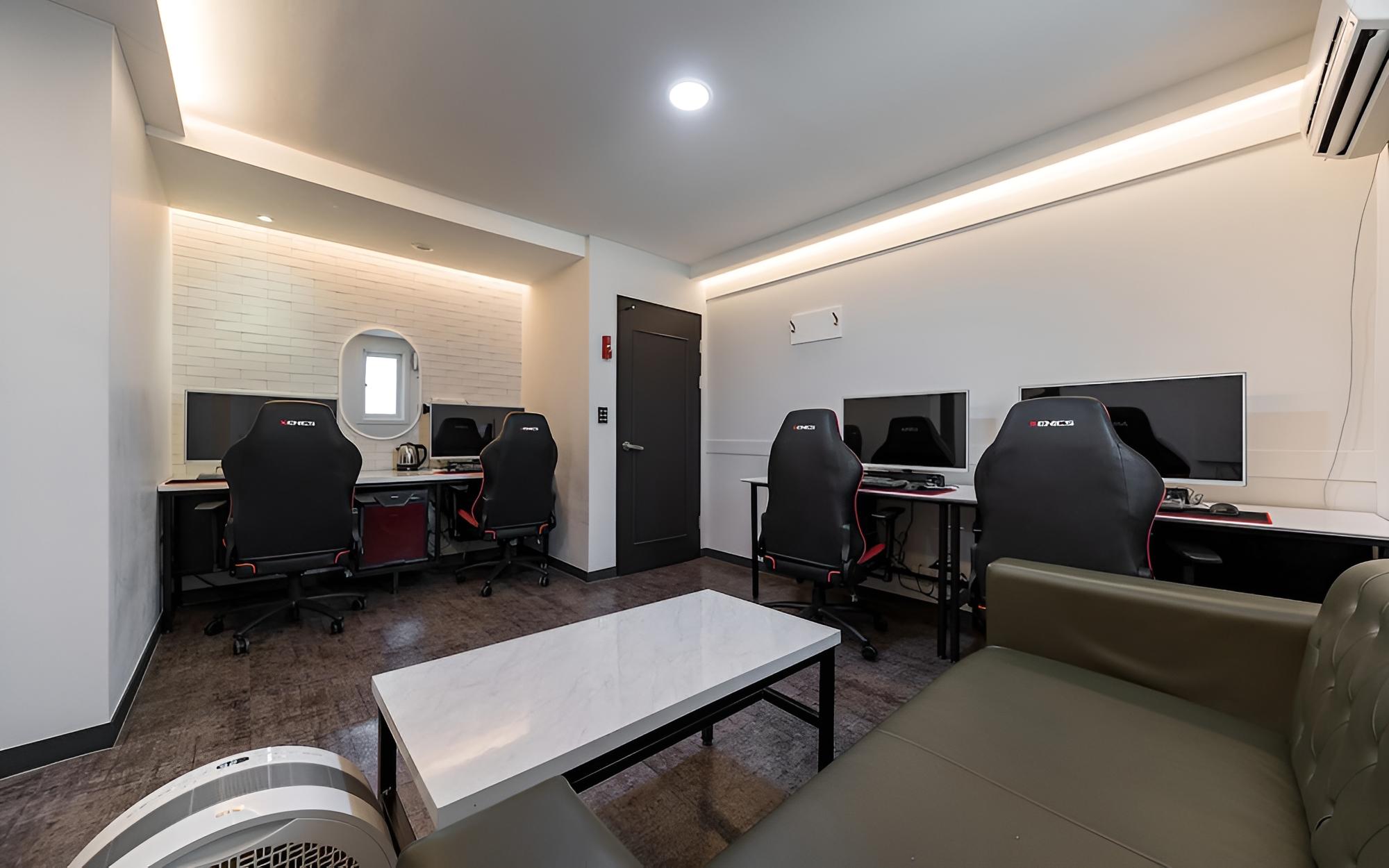 Room (High Speed VIP PC Room (RTX3060 Top P)