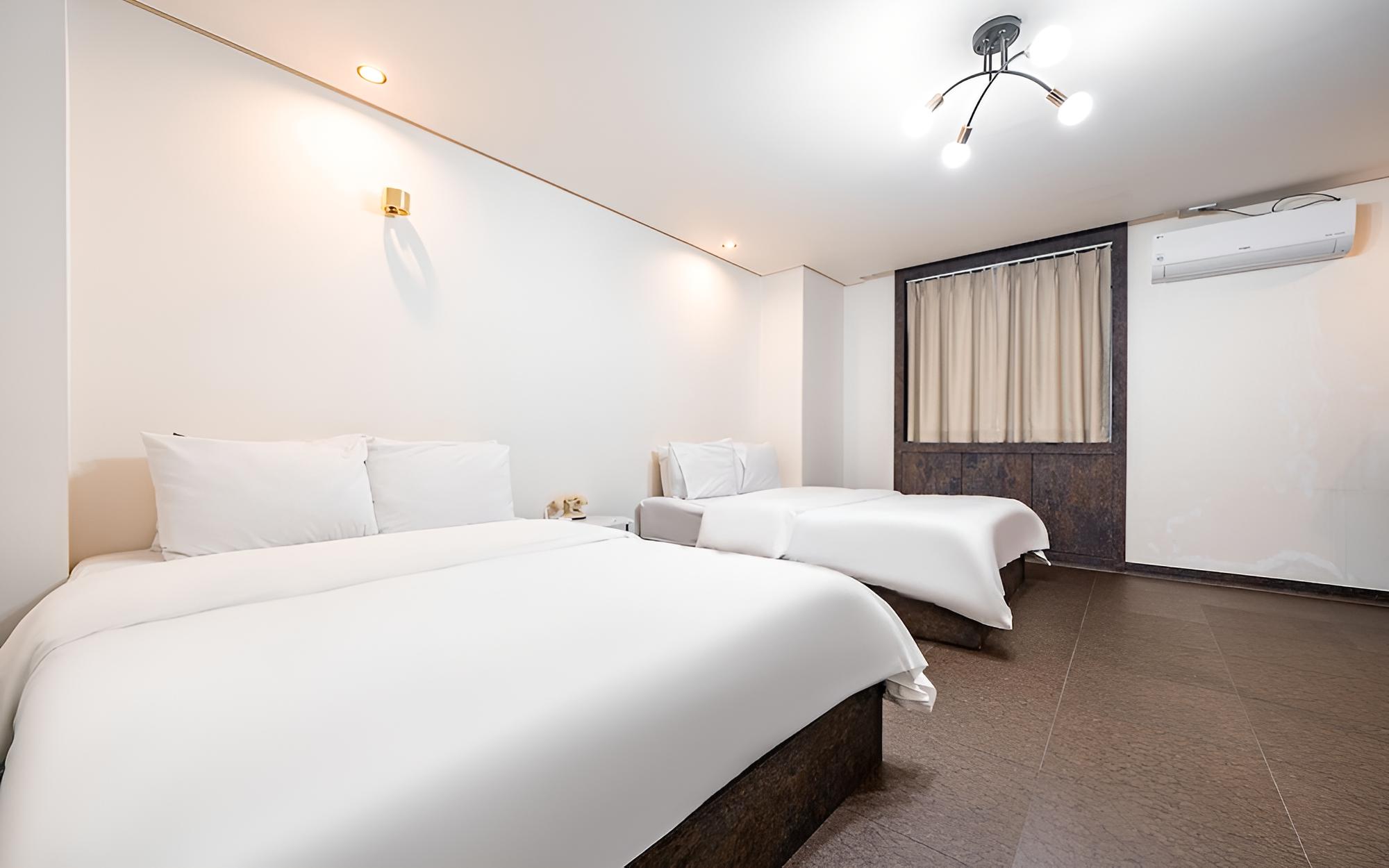 Room (Family Suite (Plenty of space unique )