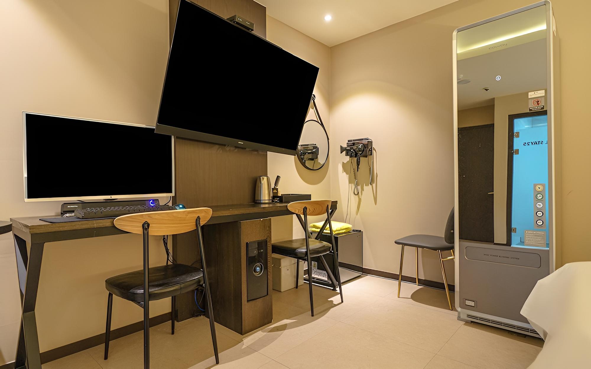 Room (Business Twin - No hard 1PC random ba)