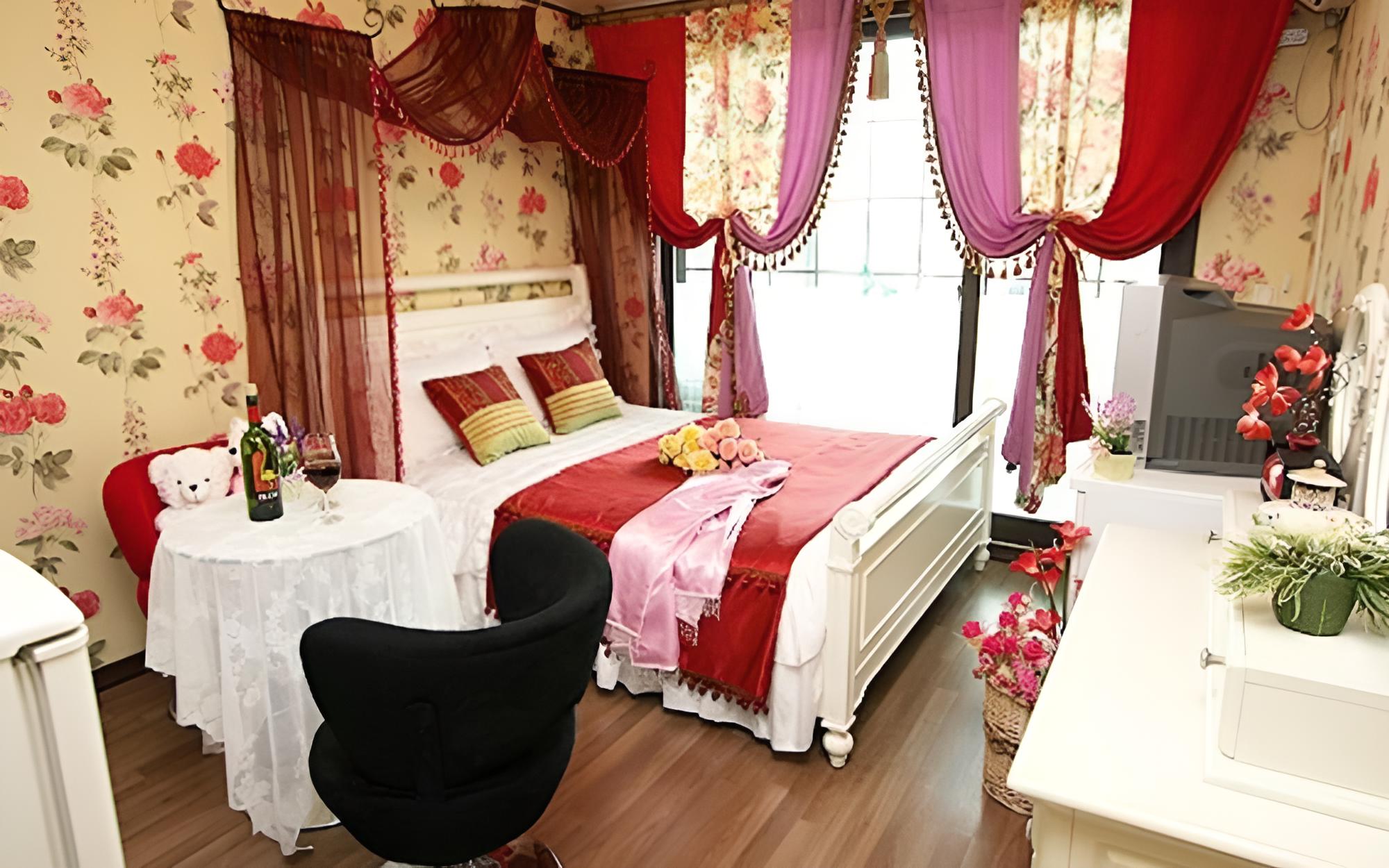 Room (Iris)