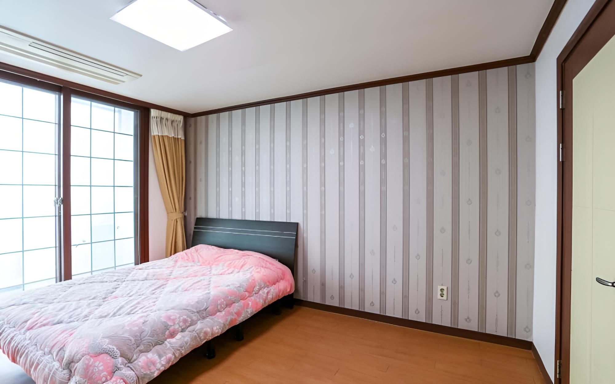 Room (Room 304 (Ondol))