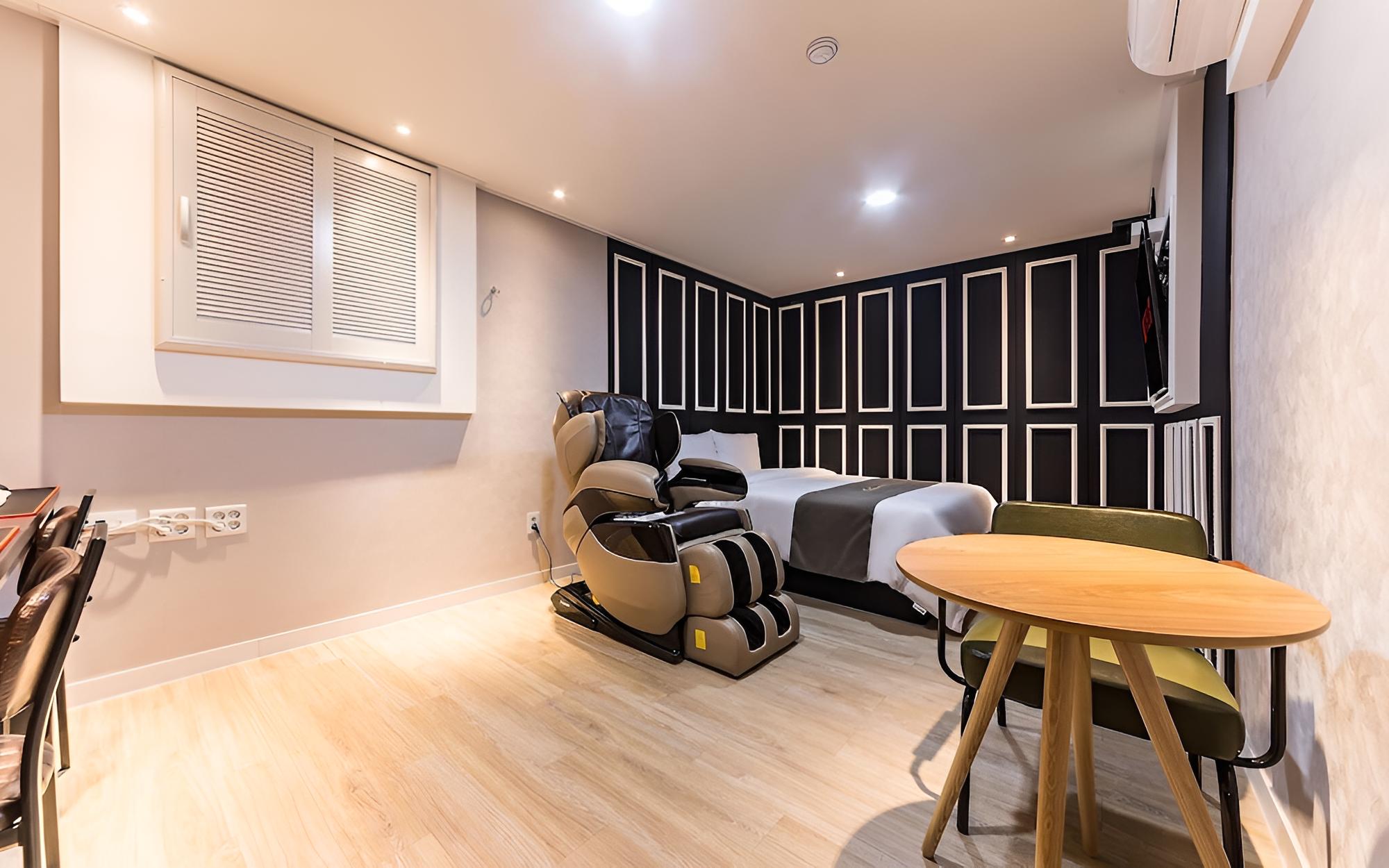 Room (Executive rooms (magic chairs bathtub)