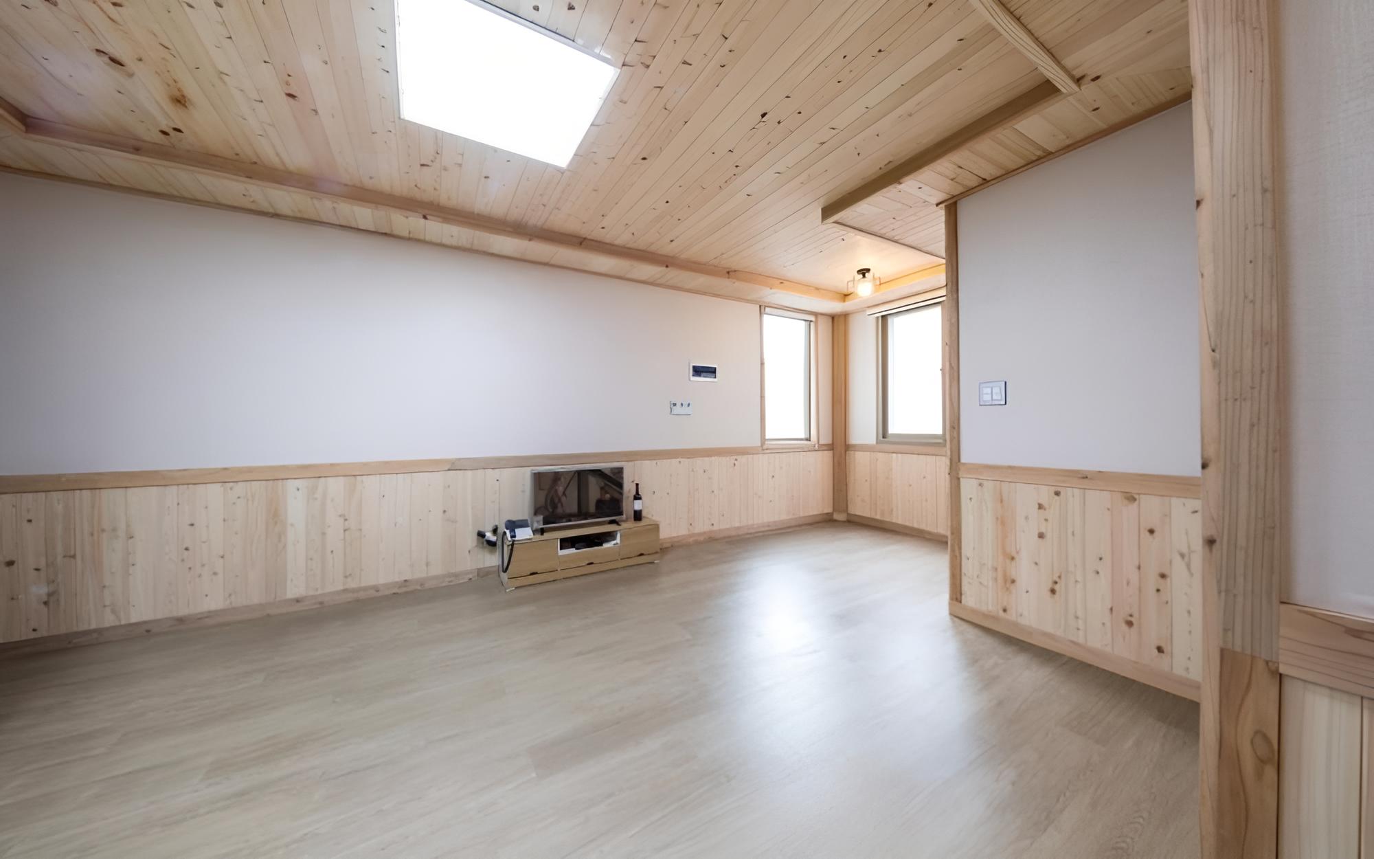 Room (Magnolia (family room))