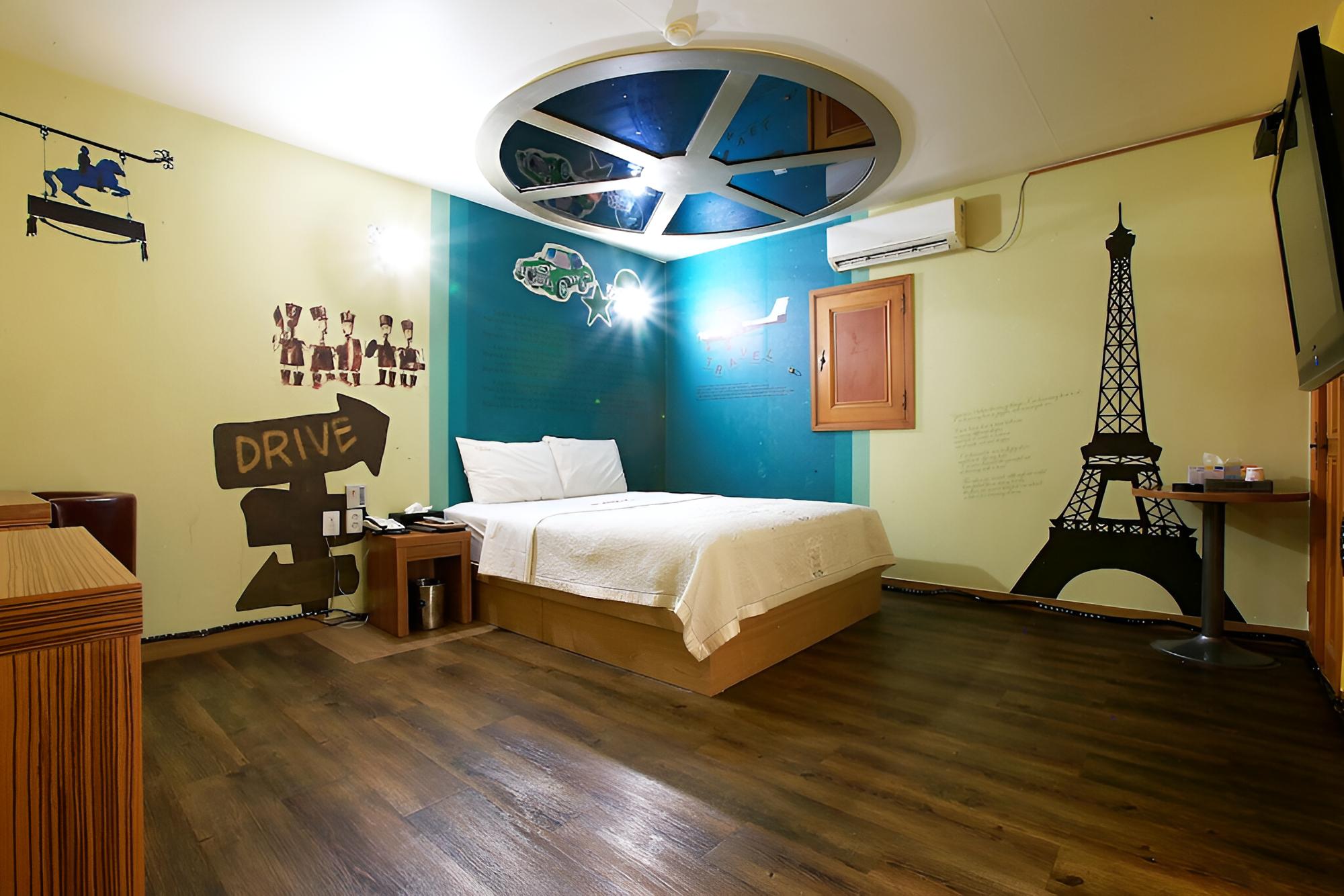 Room (Standard Room (Non-Smoking OTT))