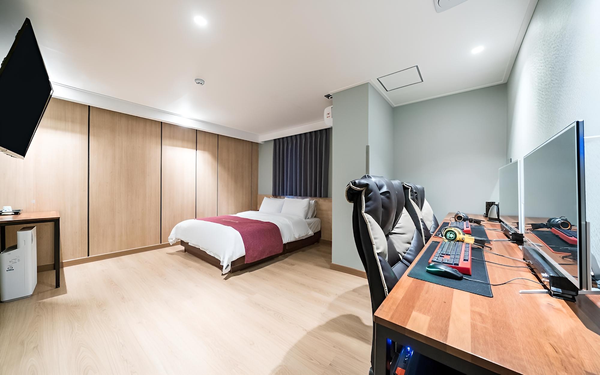 Room (VIP room - 2PC (CPU I5-9400 / RTX2060)