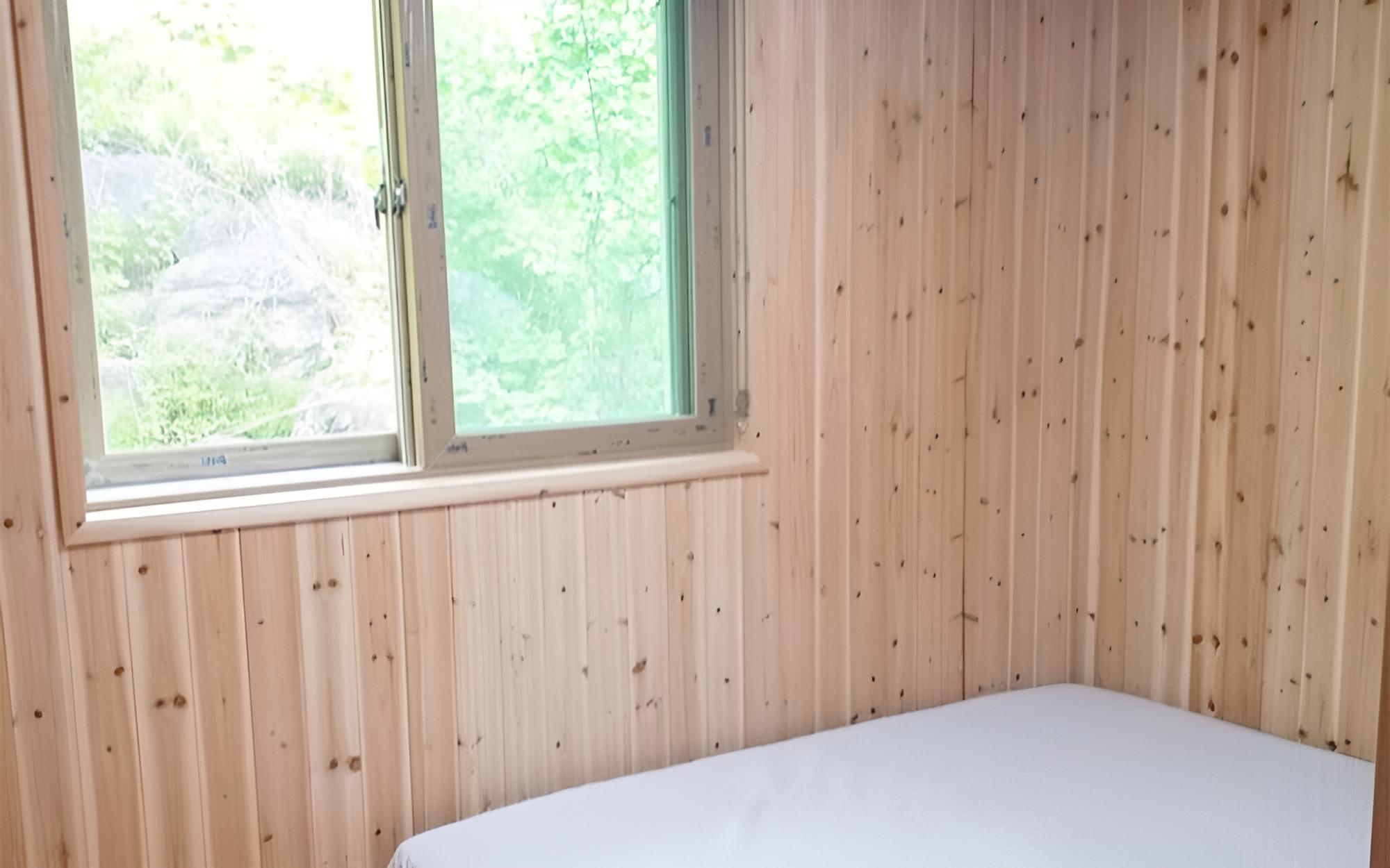 Room (Room 102) - Photo 11