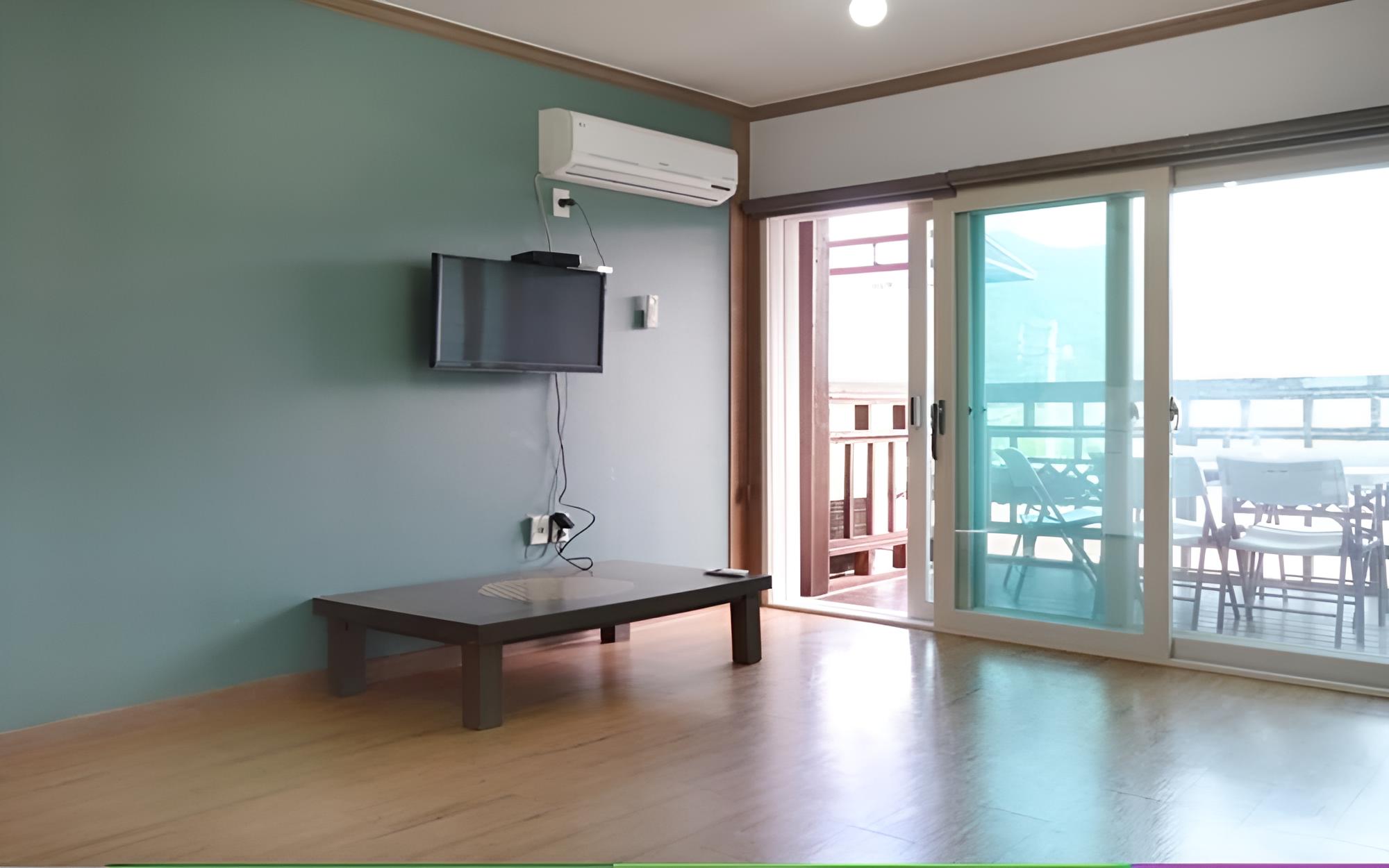 Room (B102 (Ondol Room))