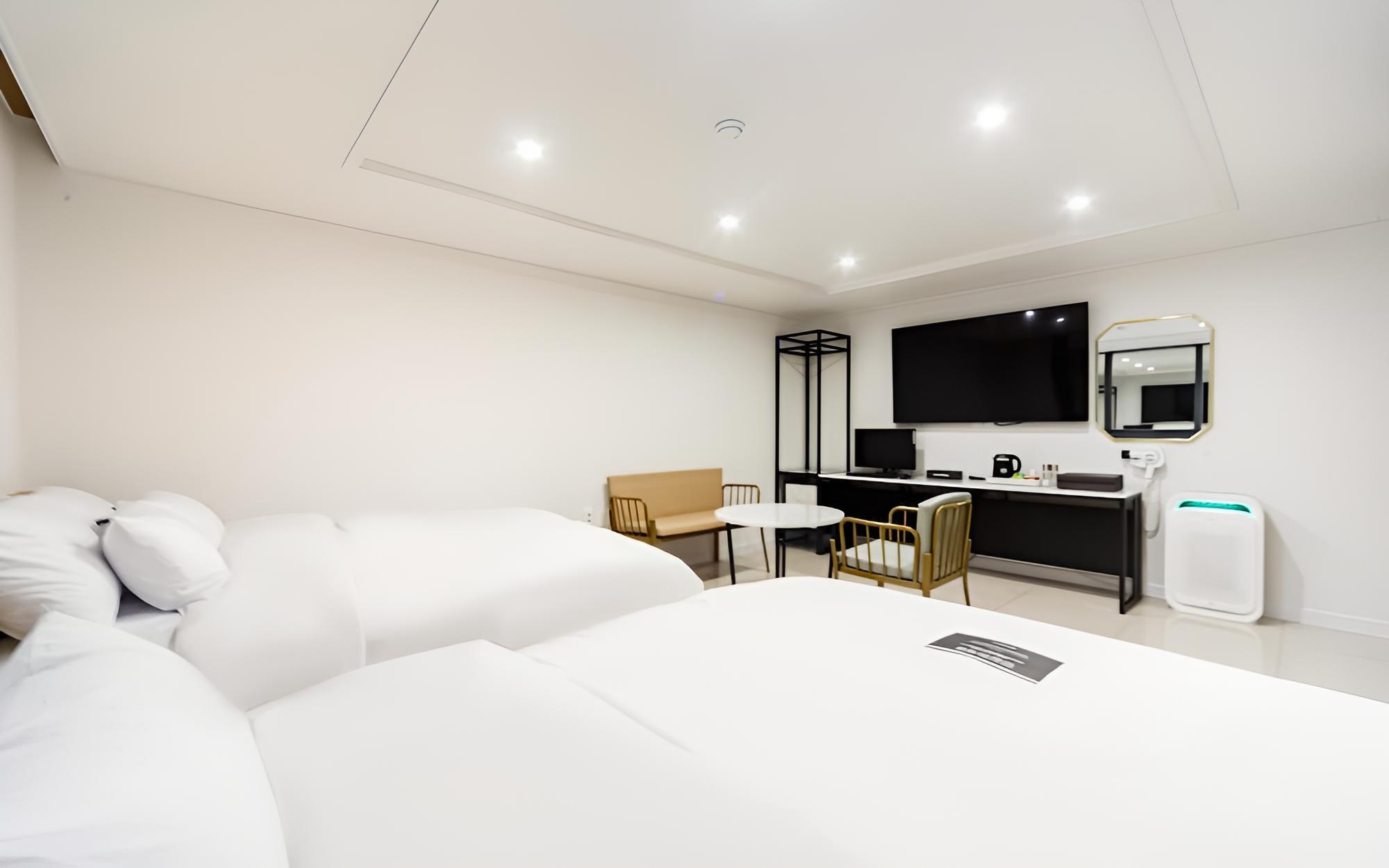 Room (Twin (non-smoking equipped with JBL s) - Photo 6