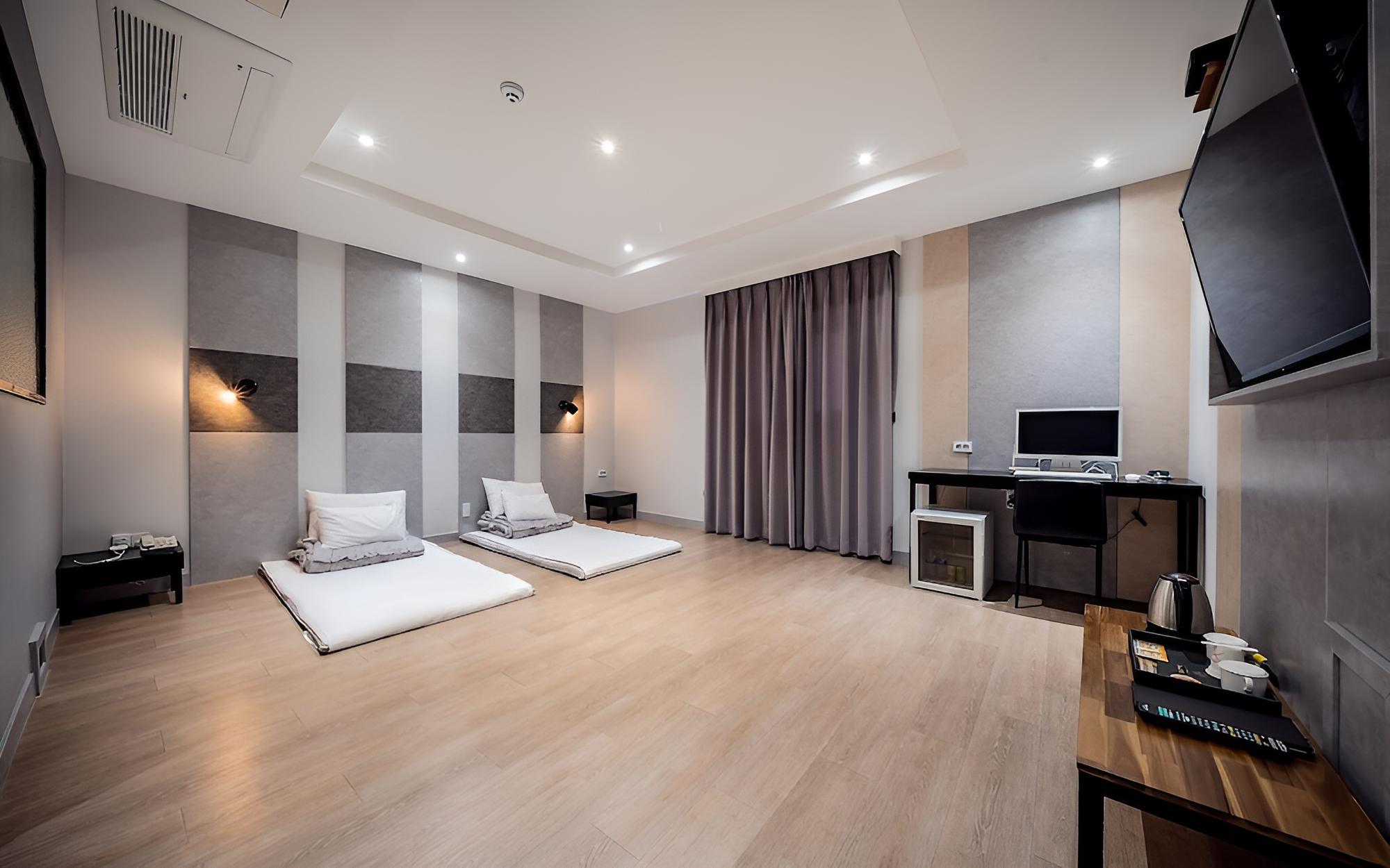 Room (Deluxe (Ondol))