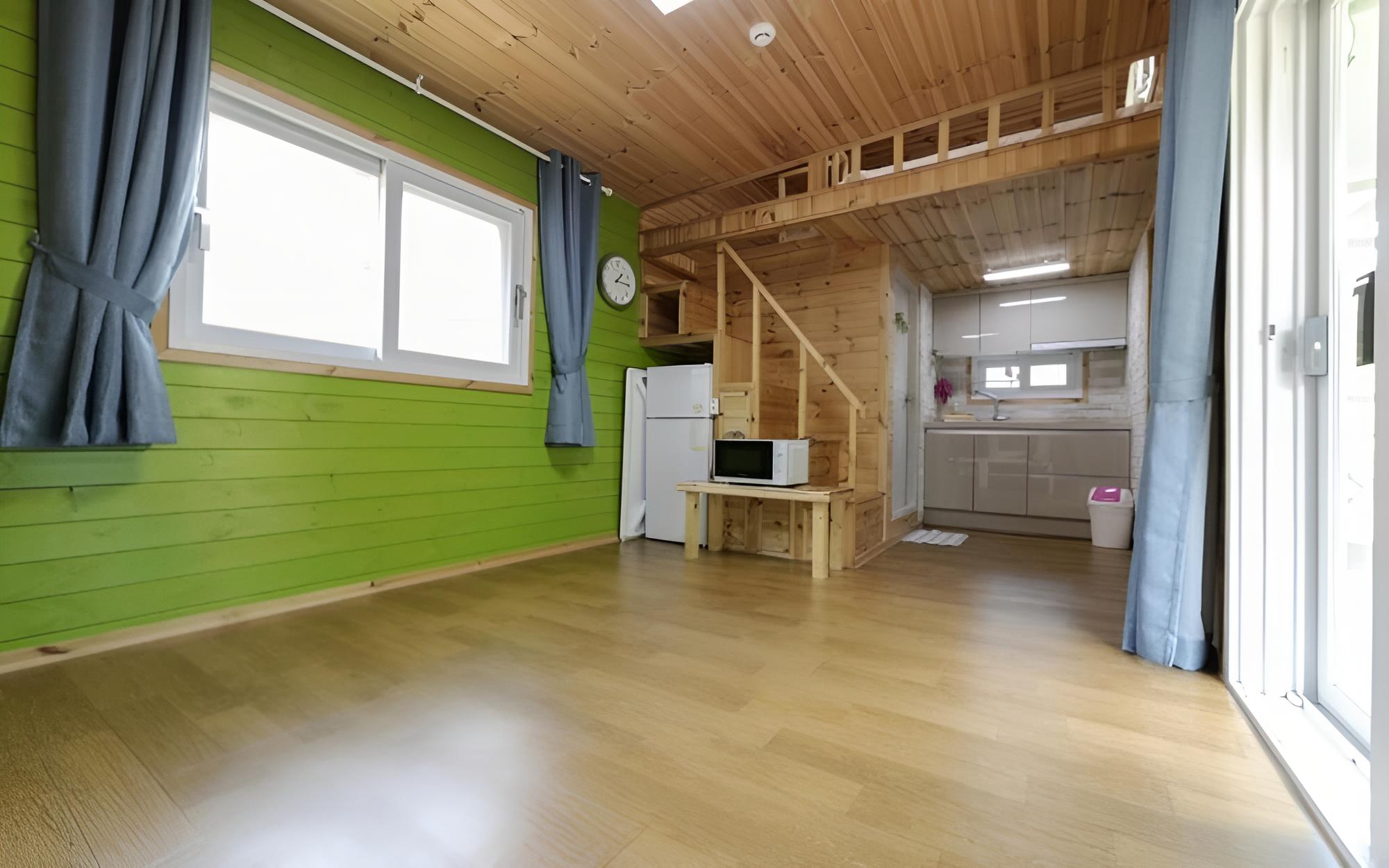 Room (Green (Duplex))