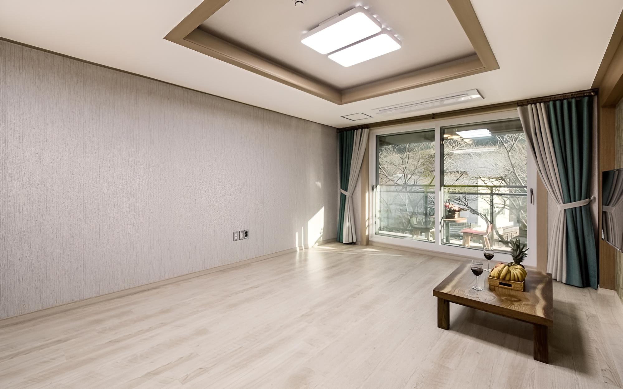 Room (Room 202 (Living Room + 1 Room))
