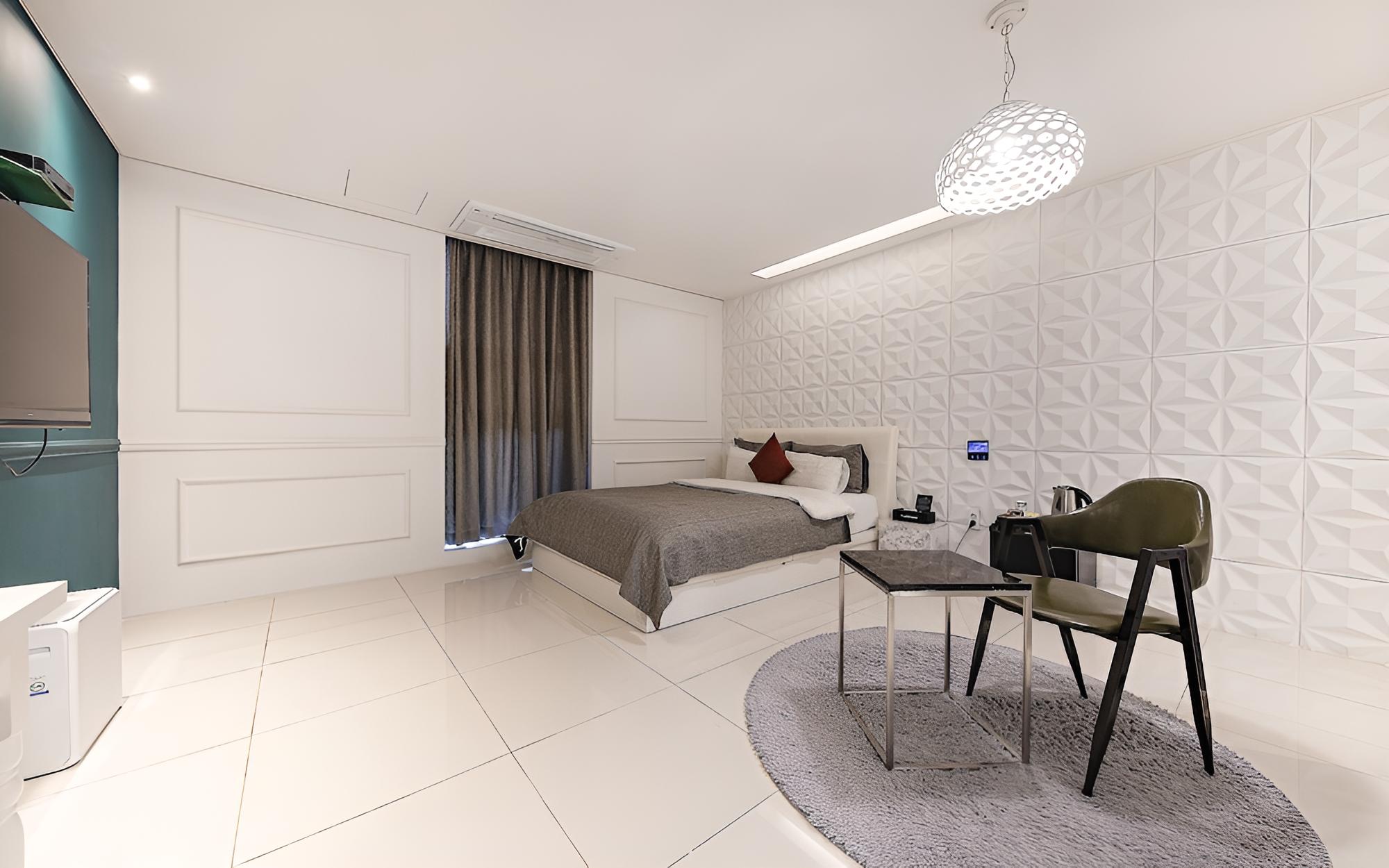 Room (Standard (Room 10-Room 13))