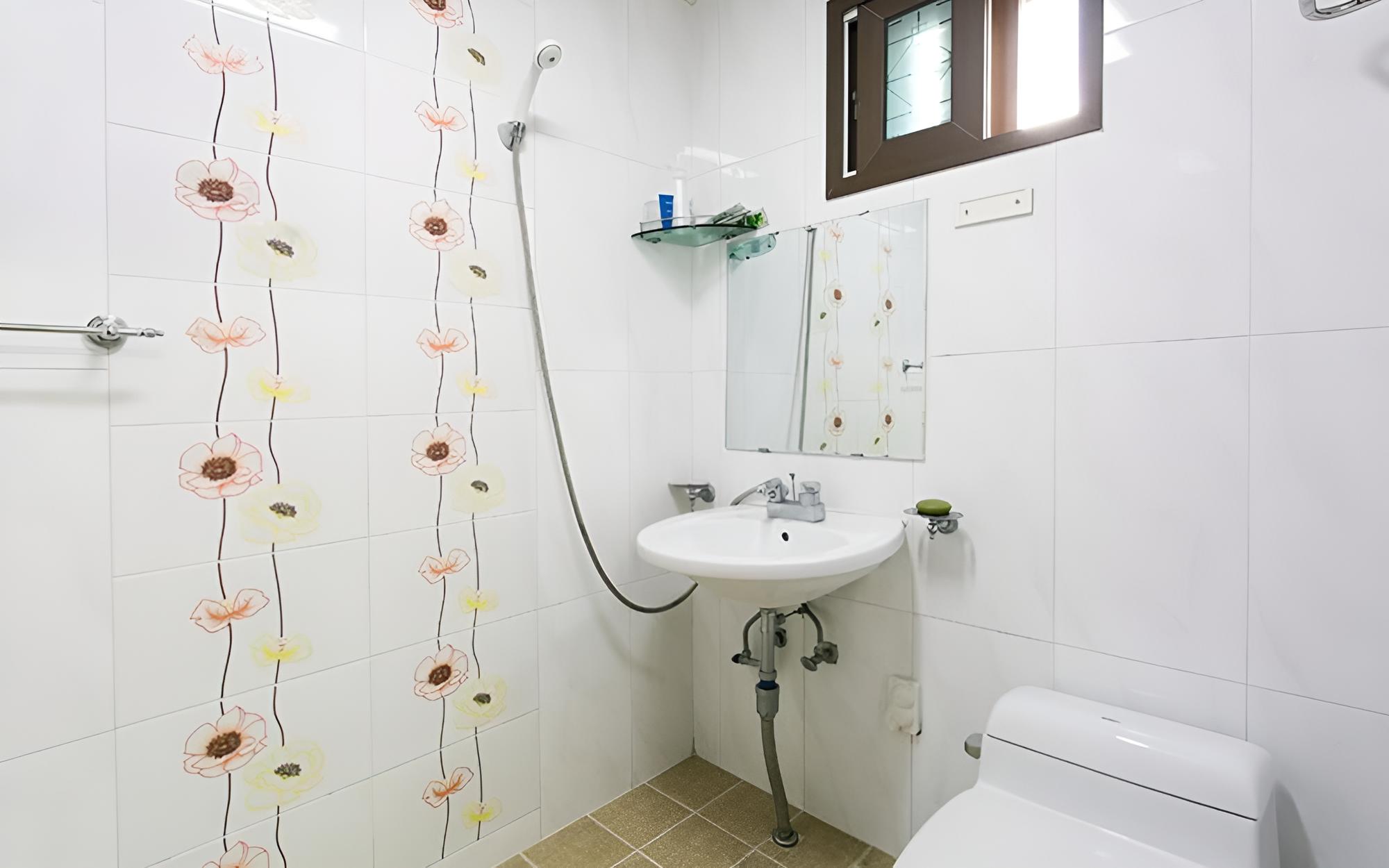 Room (Sunflower)