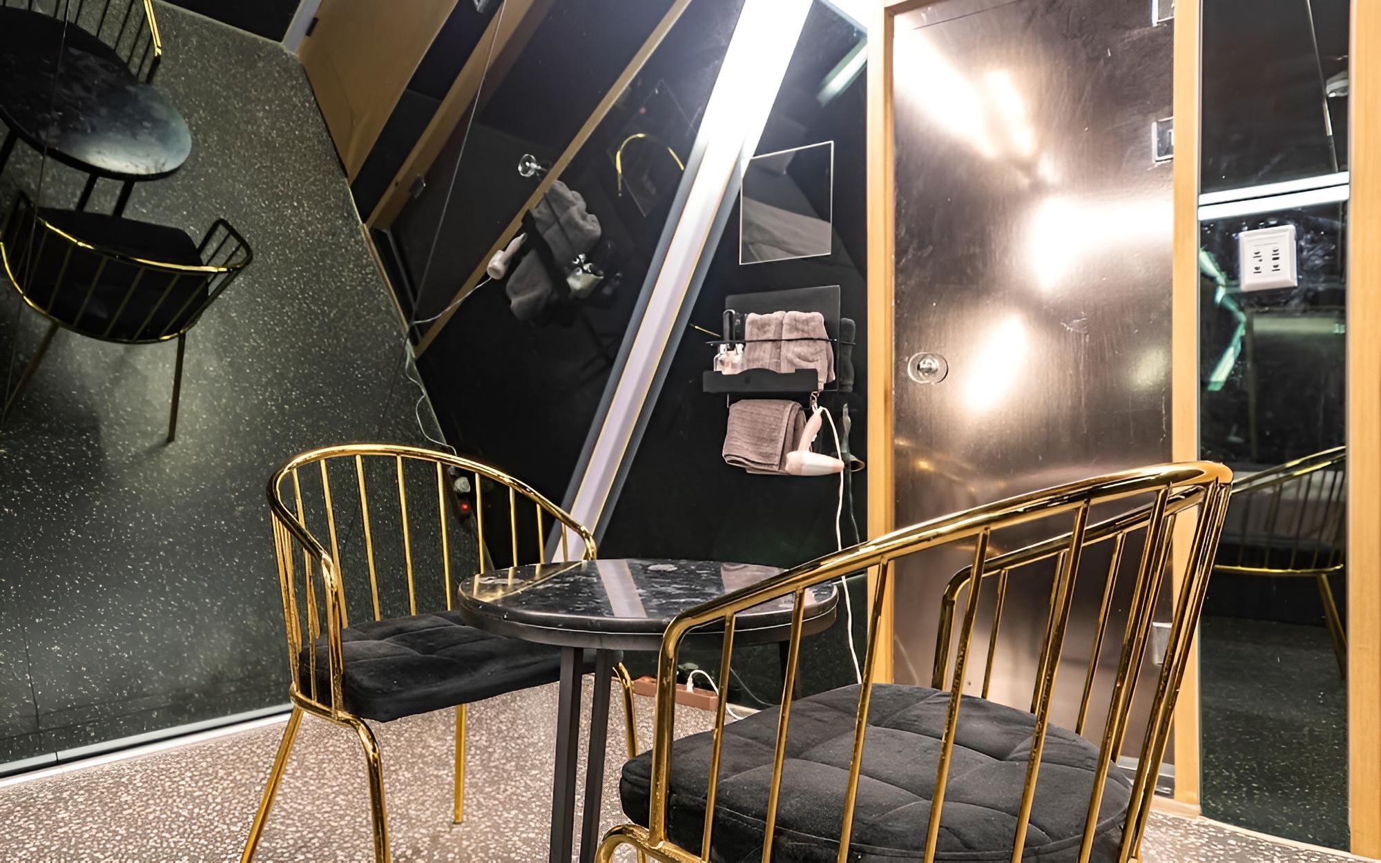 Room (Special Room (Random Assignment))