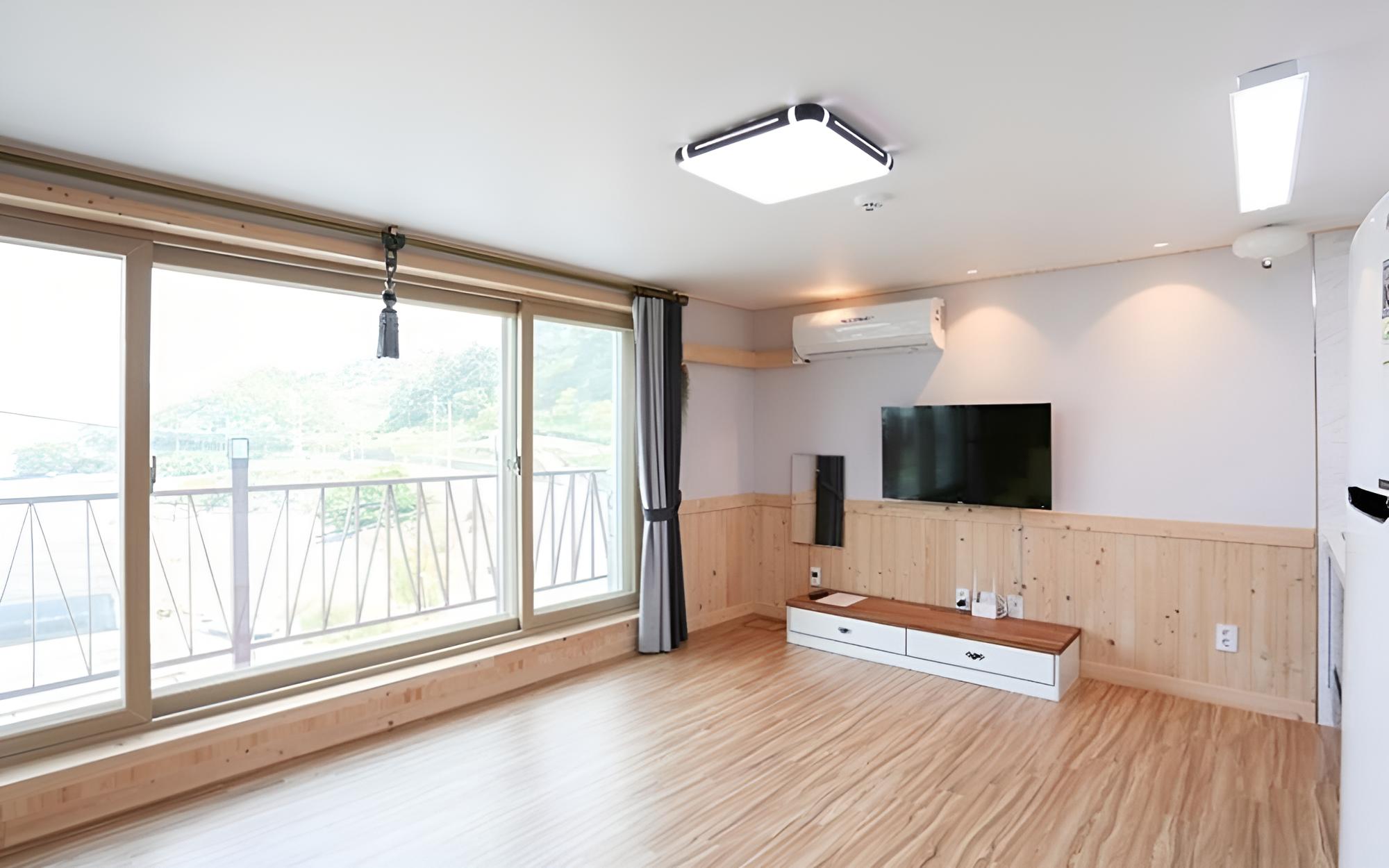 Room (No 201 )