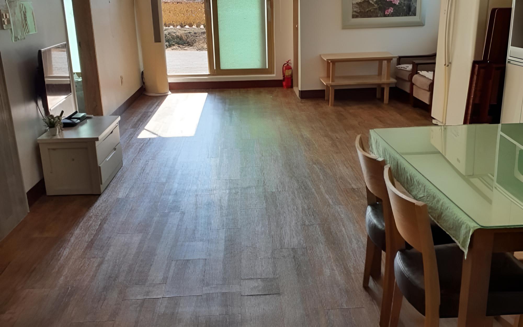 Room (Grass Leaf Room 2)