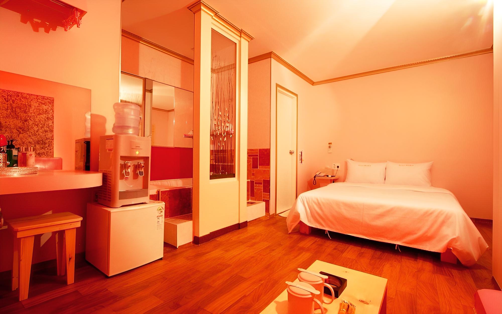 Room (Standard Room) - Photo 7