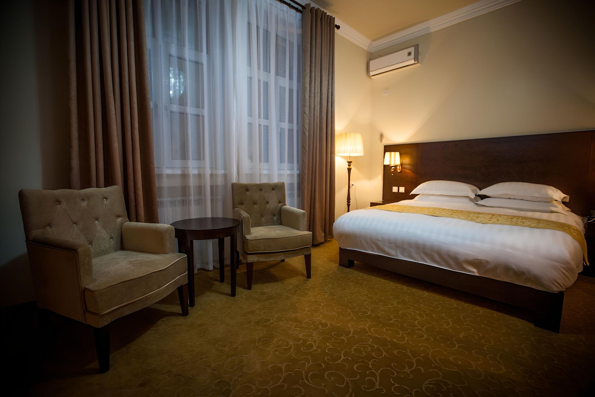 Basic Double Room, 1 Double Bed, Non Smoking, Courtyard View photo 3
