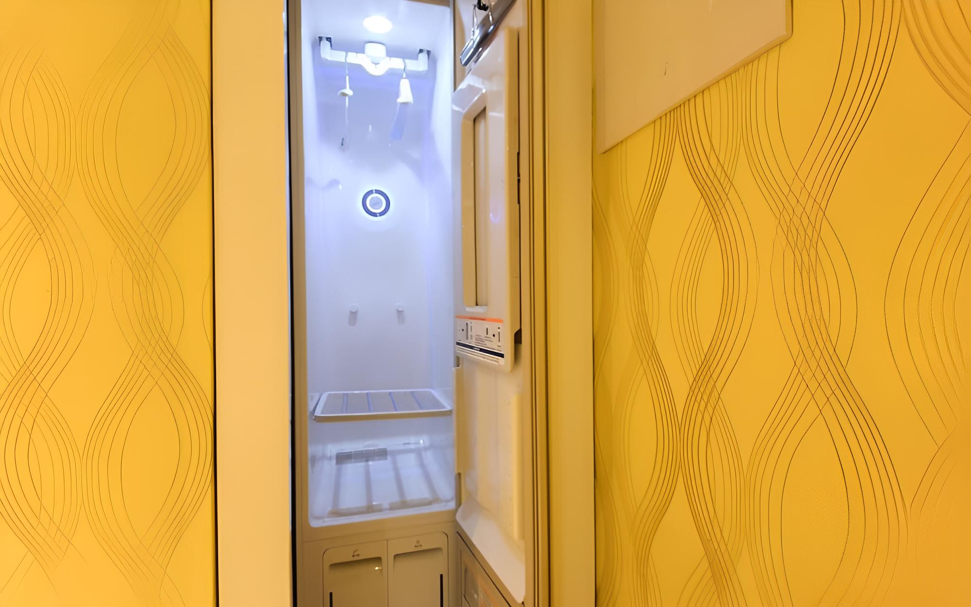 Room (Twin (Double + Single Latex Bed Netfl) - Photo 6