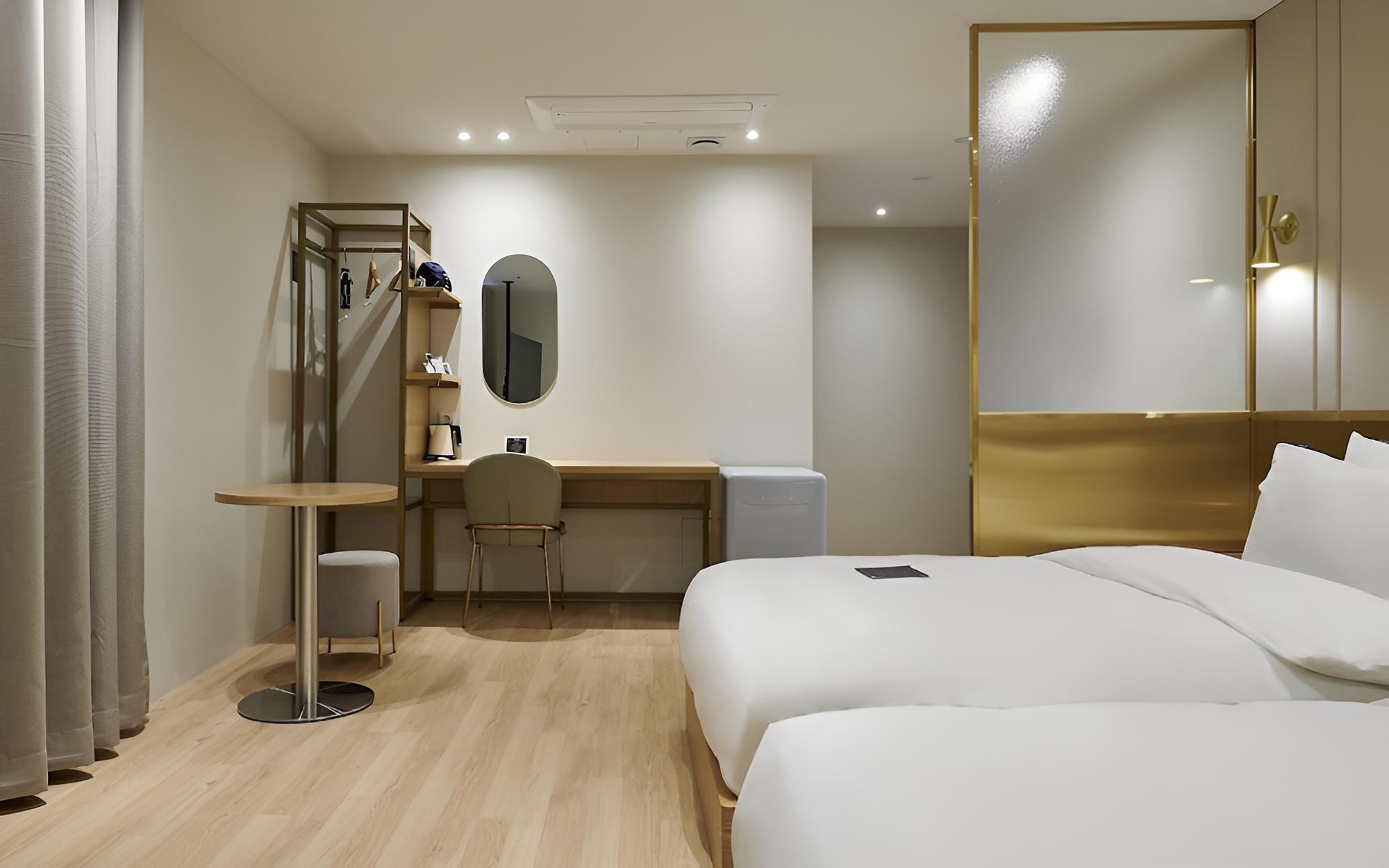 Room (VIP TWIN (King bed/55" TV/Air purifie) - Photo 2