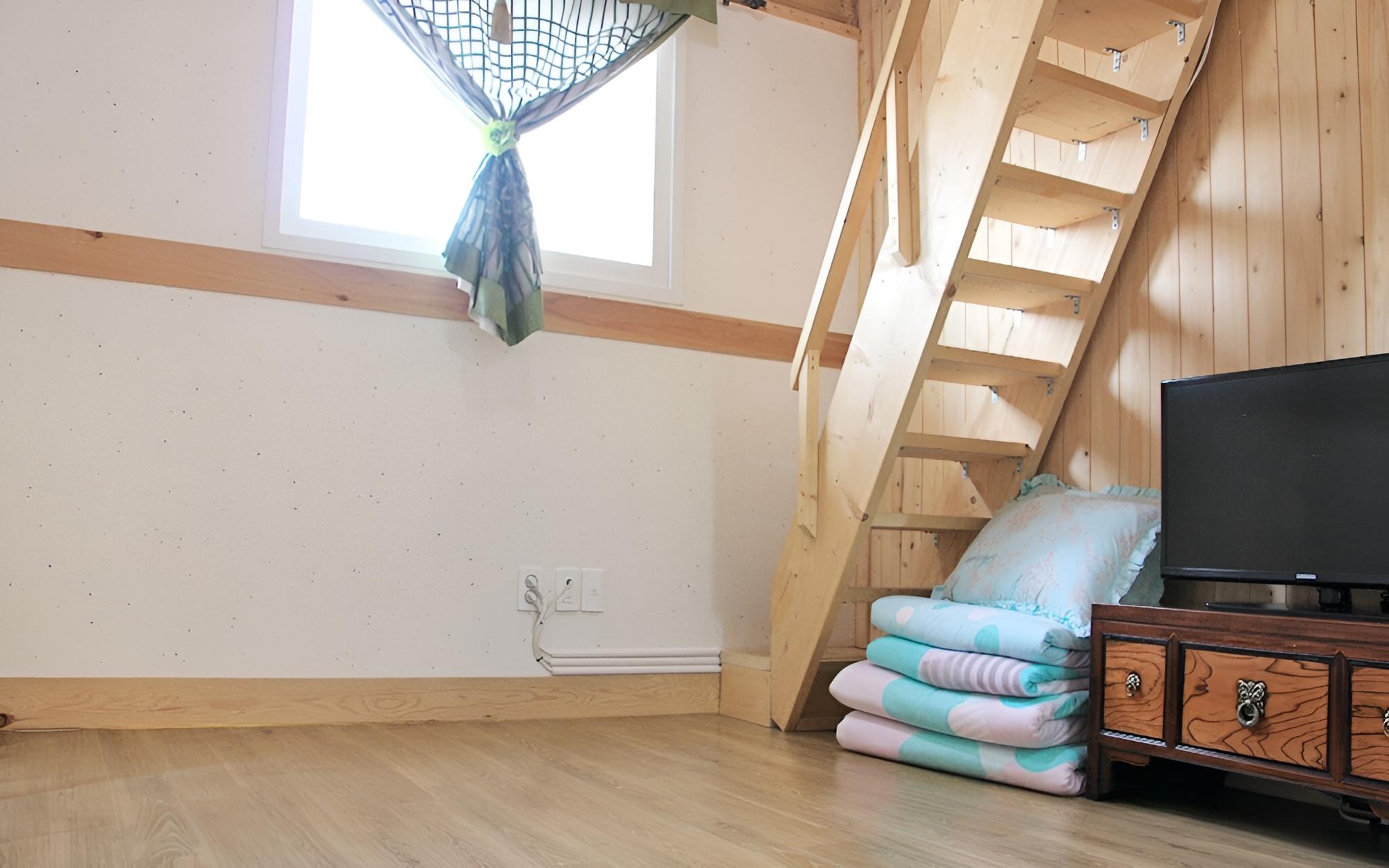 Room (Put)