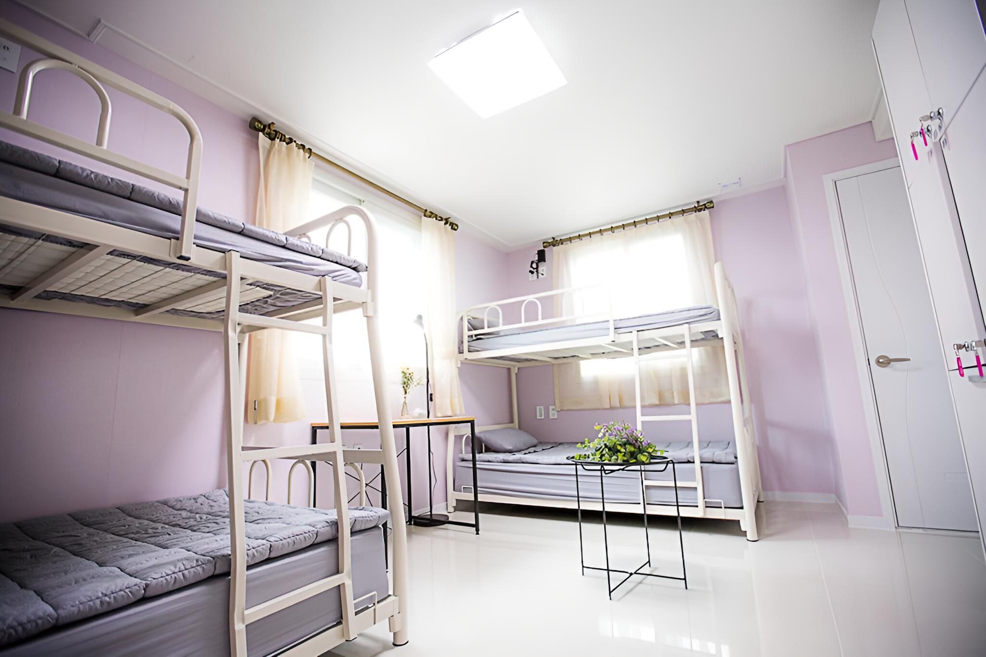 Room (4 female domitory (Last check-in : 22)
