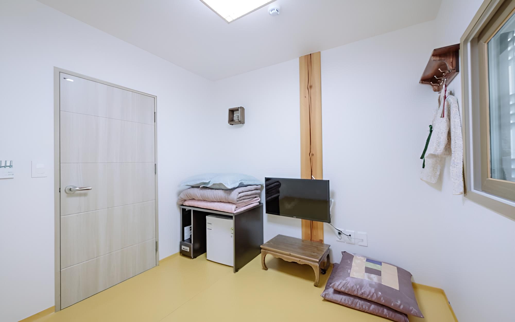 Room (Seolhwa 203) - Photo 1