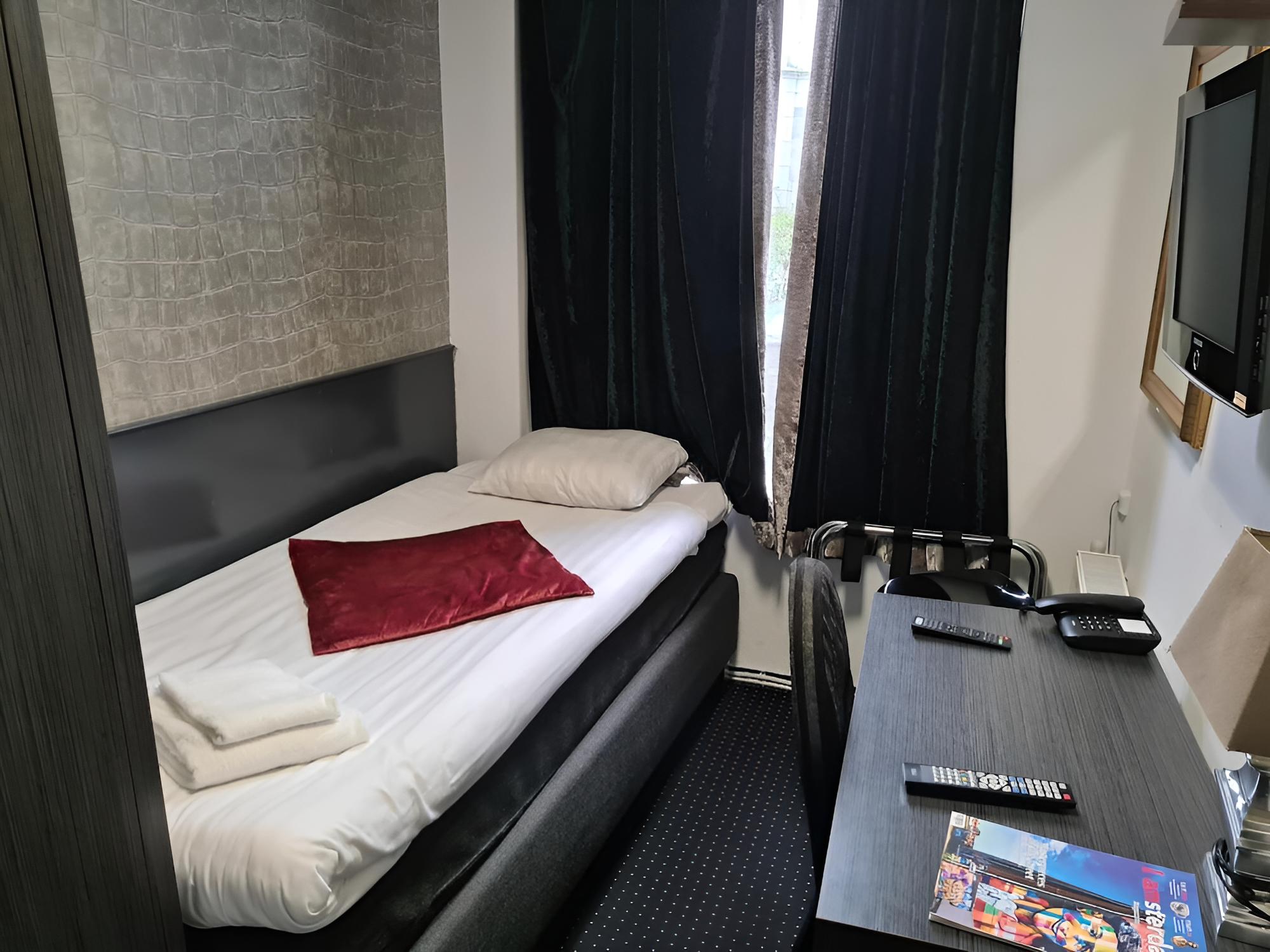 Single Room photo 2