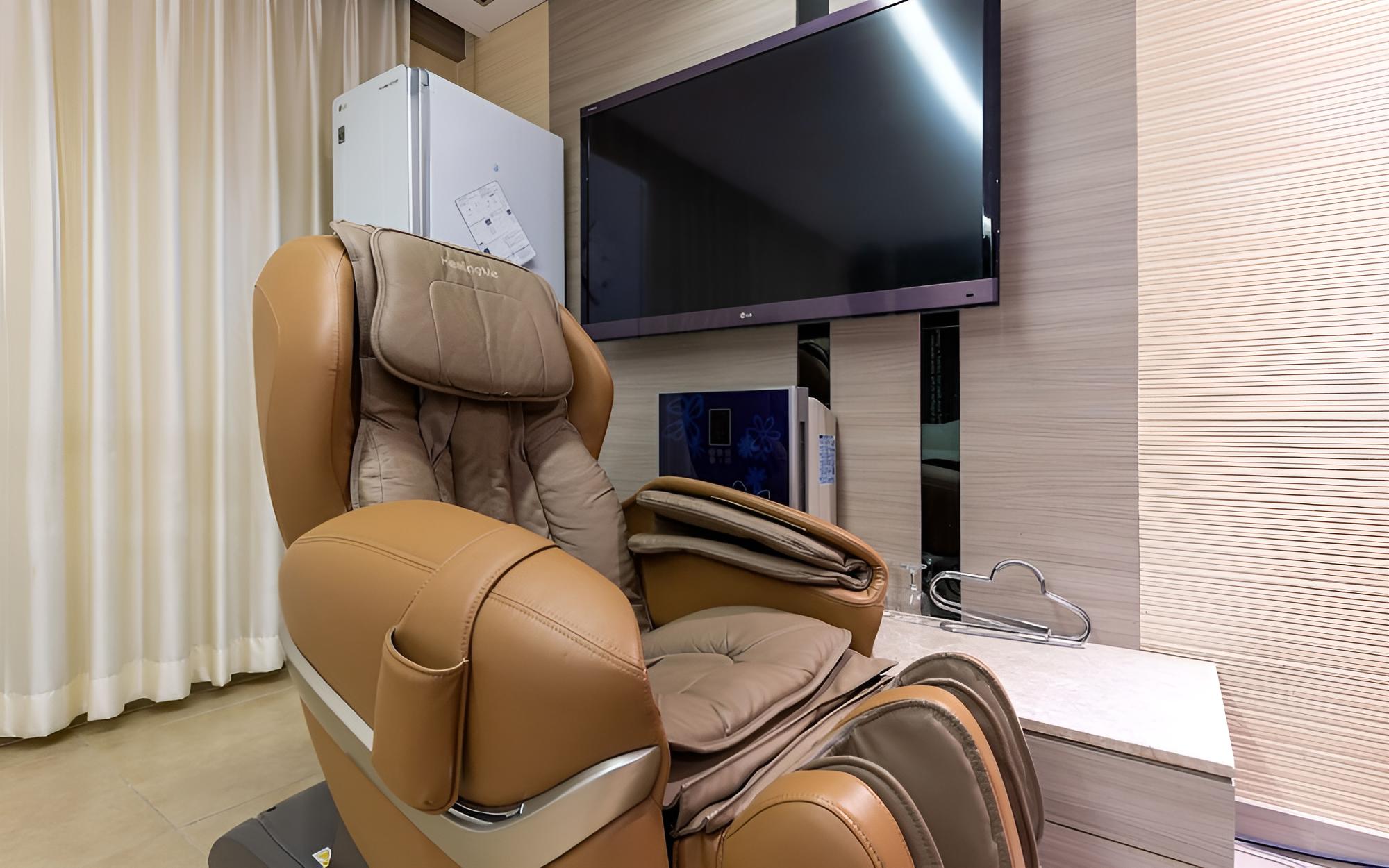Room (VIP Twin (styler equipped massage cha) photo 3