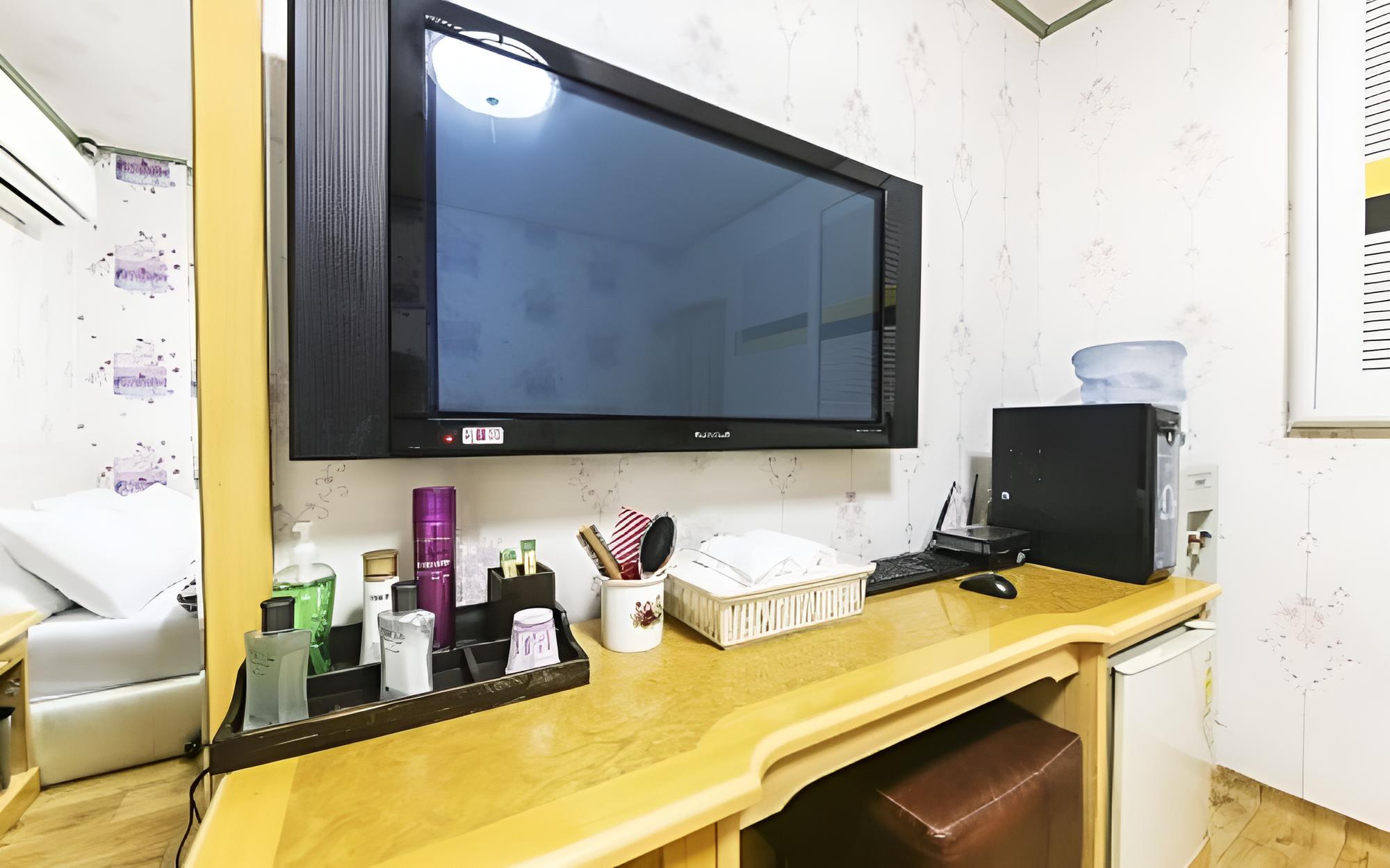 Room (Standard) - Photo 9