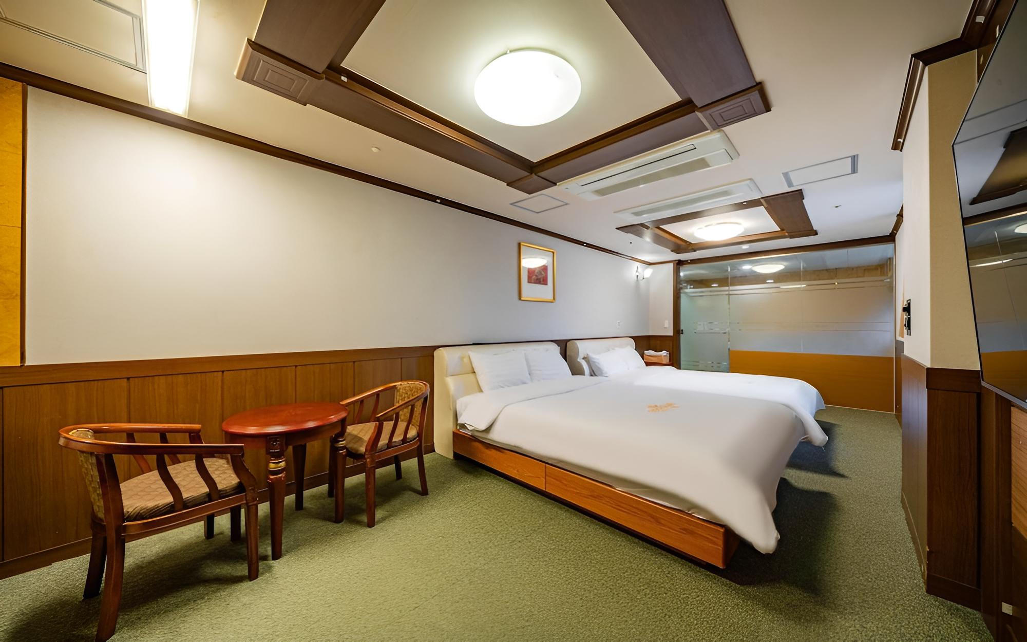 Room (*Family bath- spa smart super room (b)