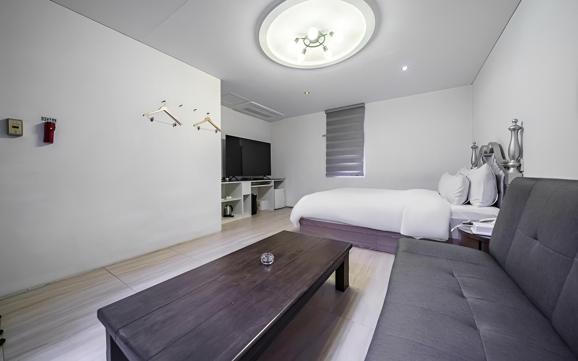Room (Standard Room) - Photo 2