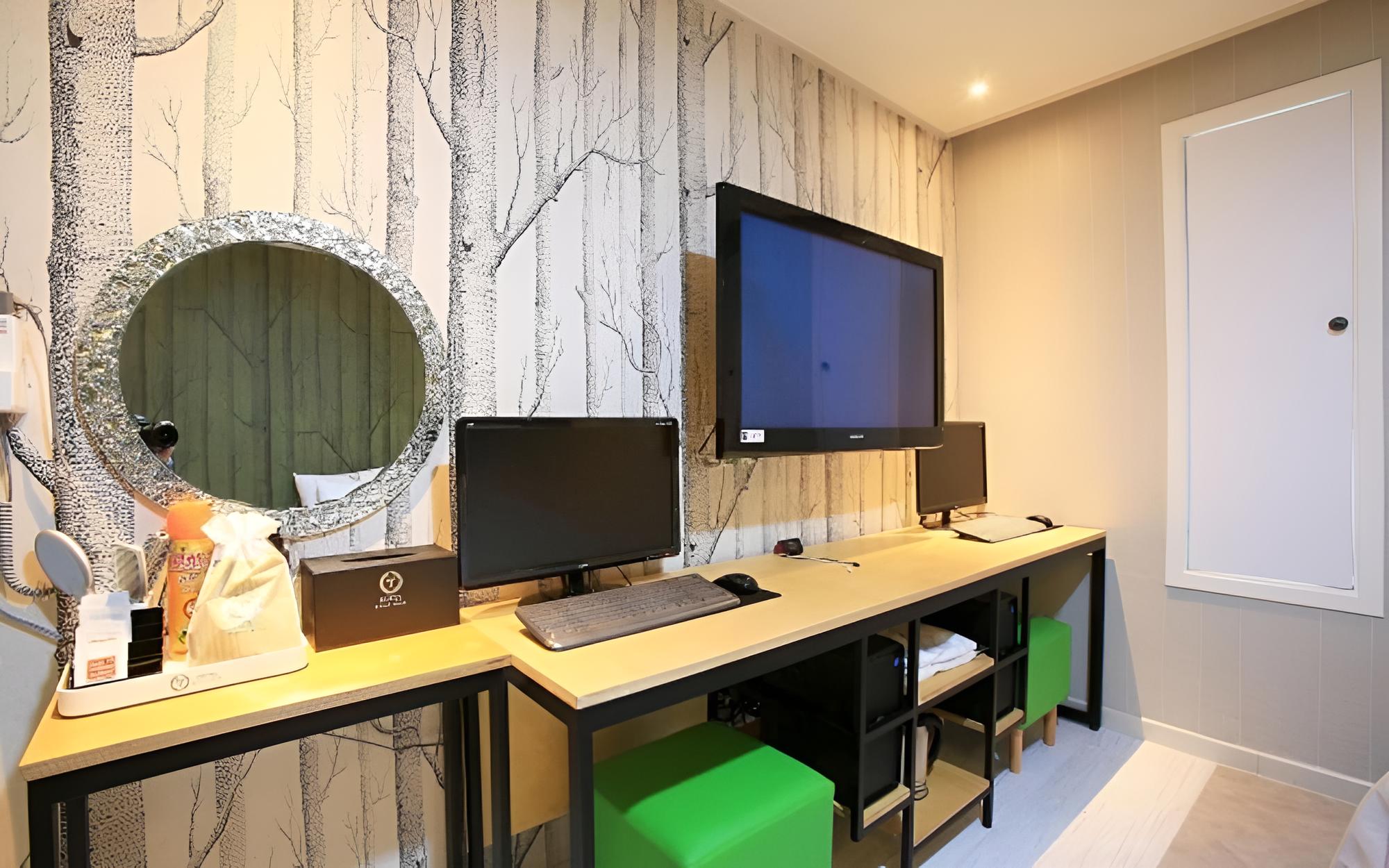 Room (Standard (55-inch smart TV equipped w) - Photo 1