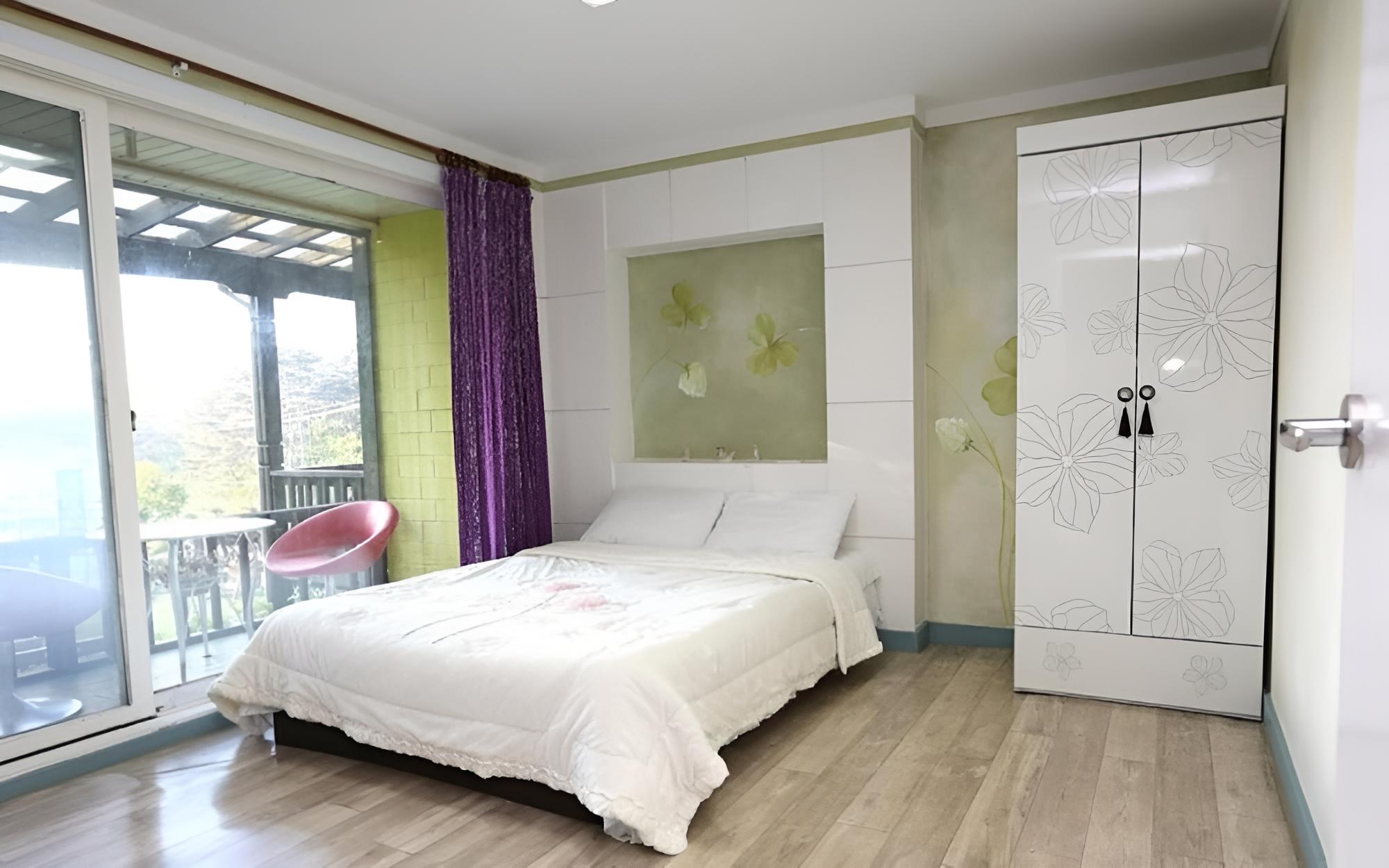 Room (Aram) - Photo 5