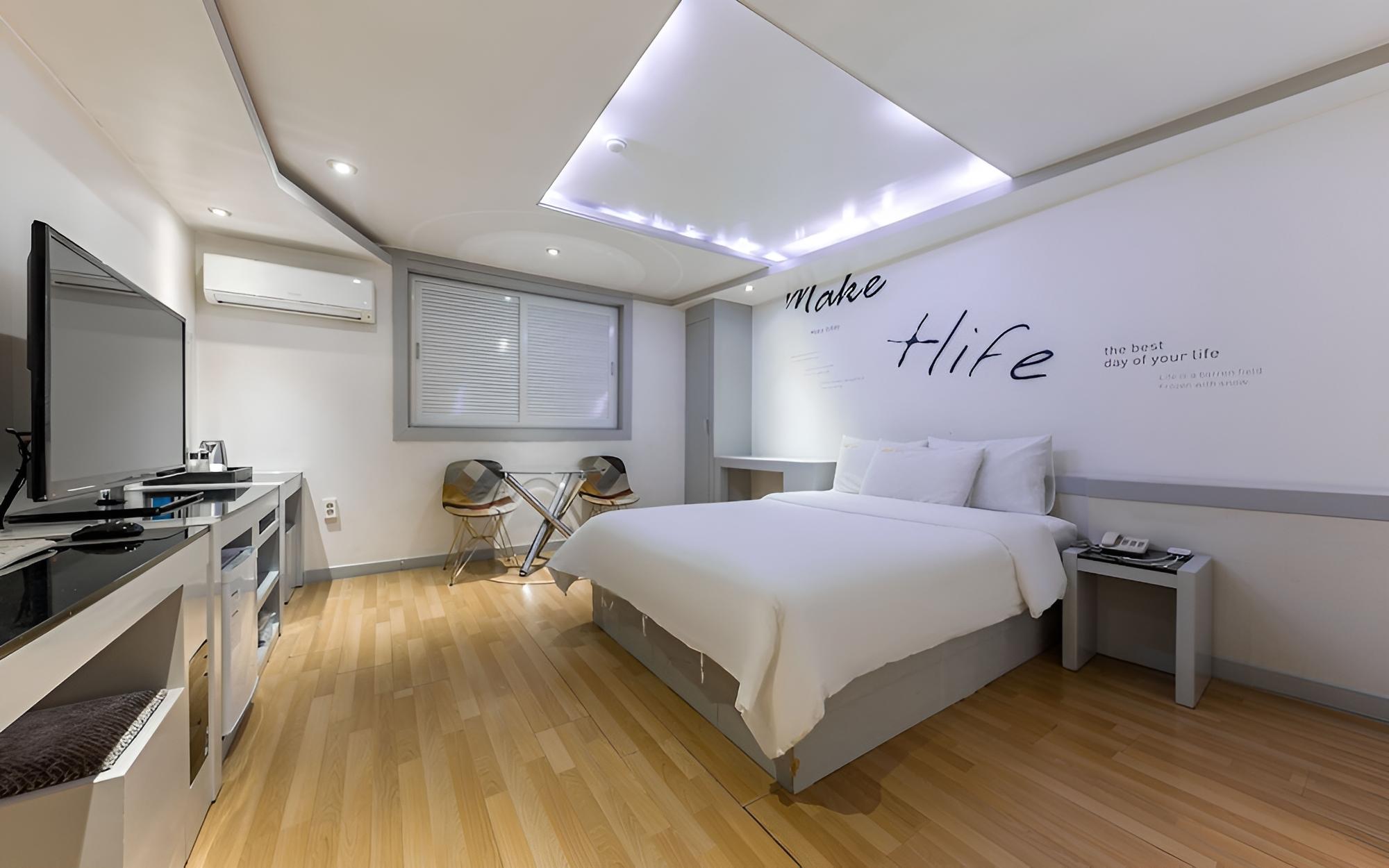 Room (Standard room)