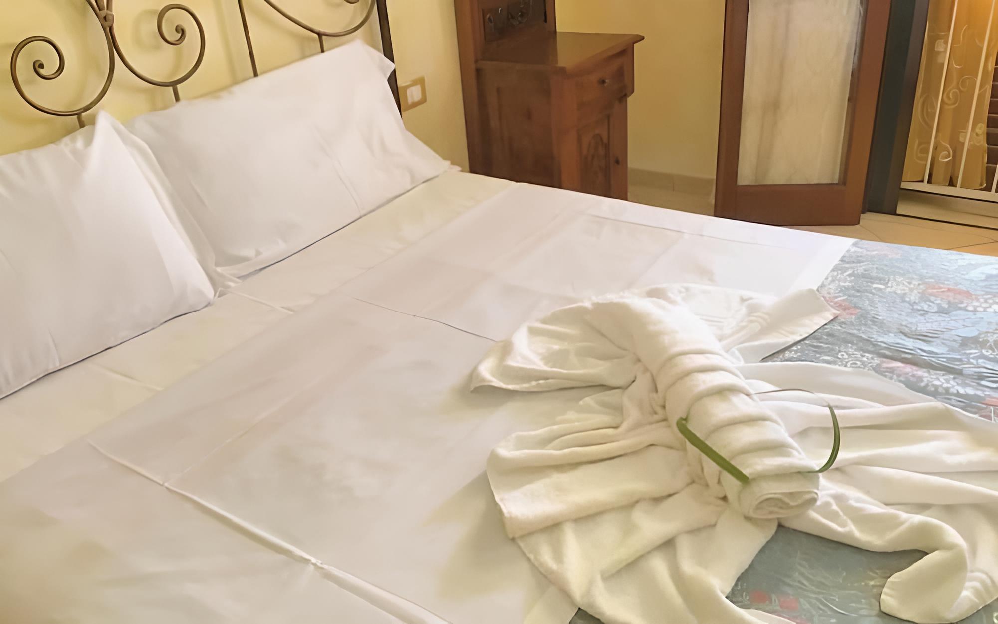 Double Room (Cancer)