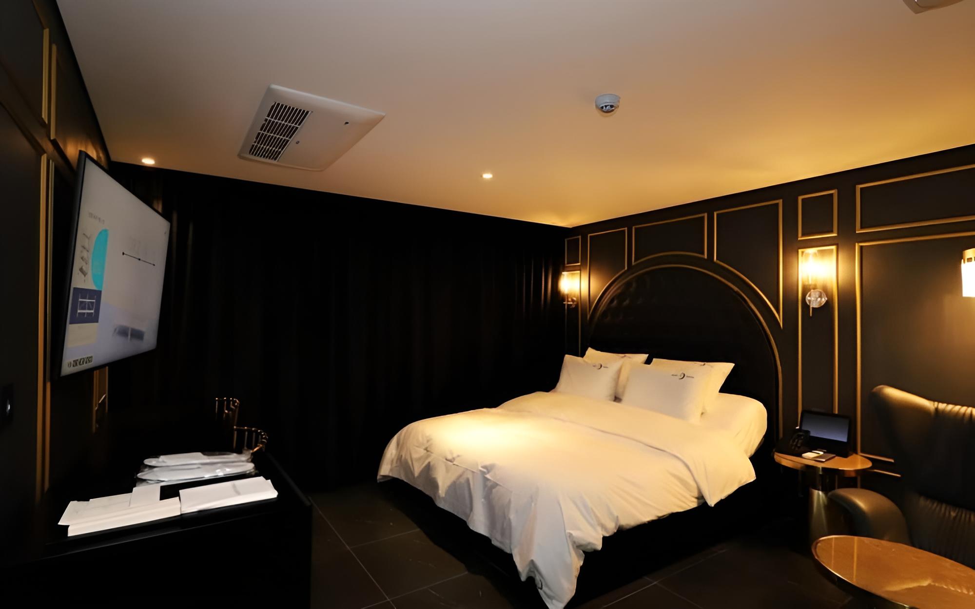 Room (Deluxe Double) - Photo 1