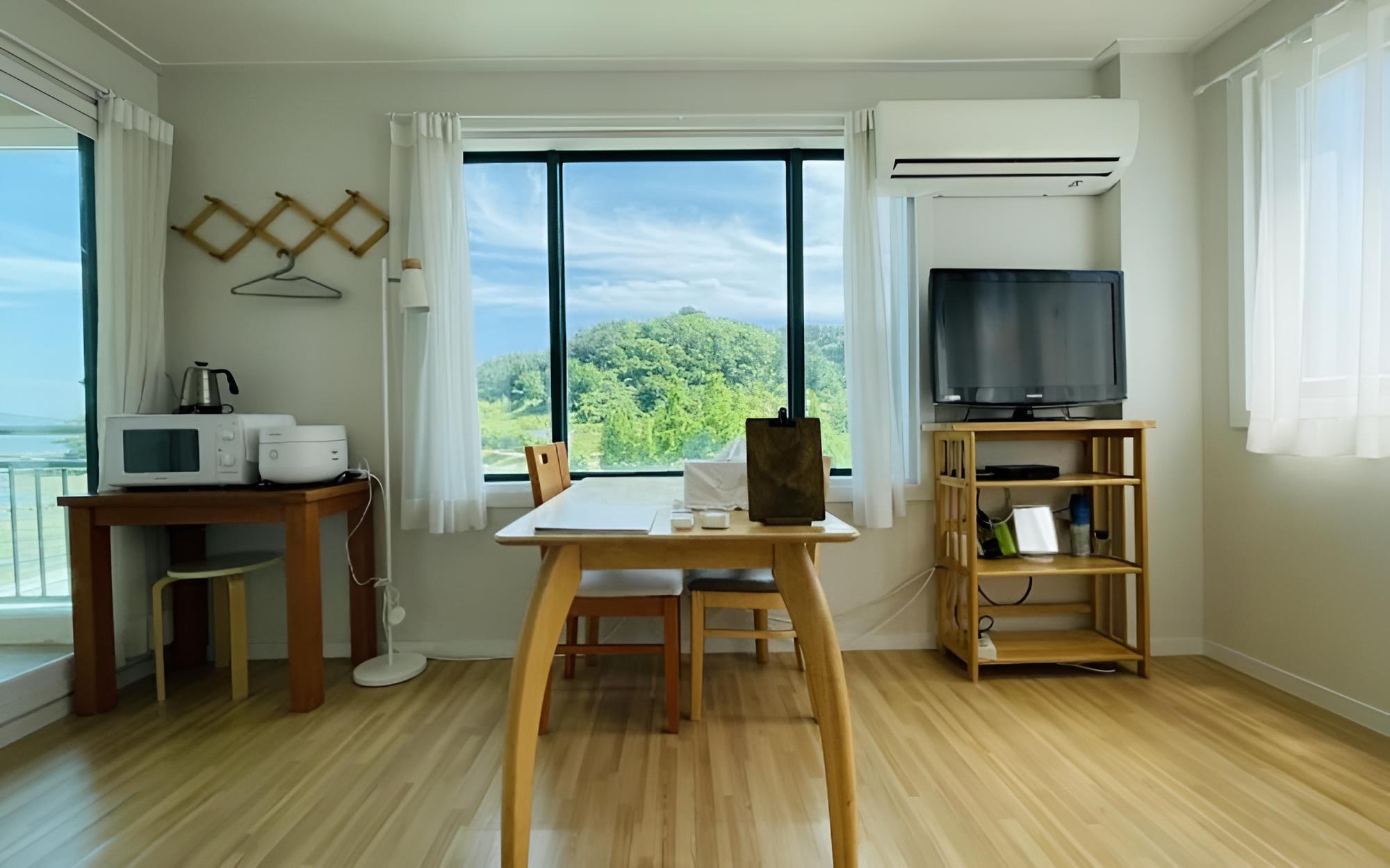 Room (Room 304 / Breakfast (Ocean View))