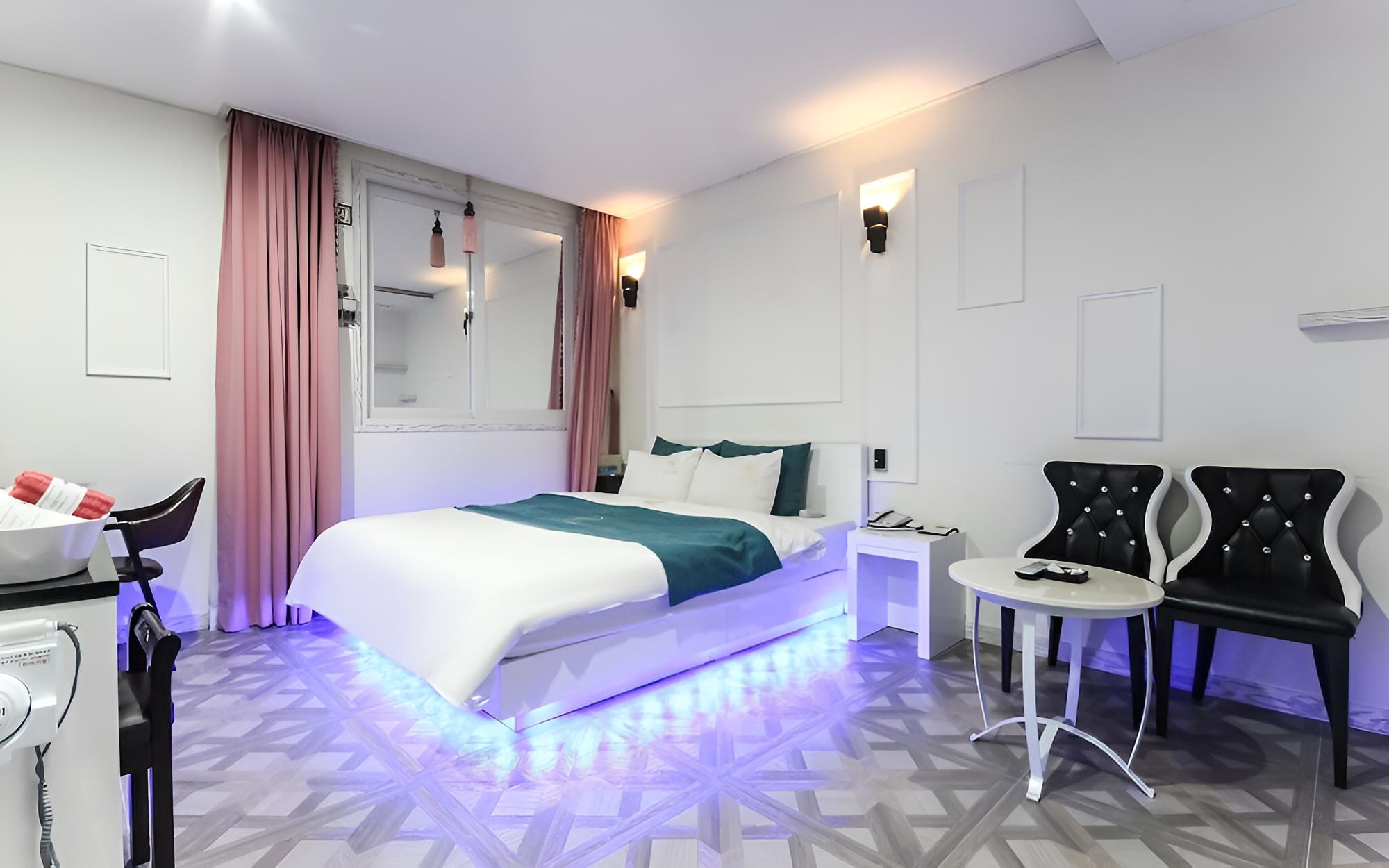 Room (Standard Room) - Photo 6