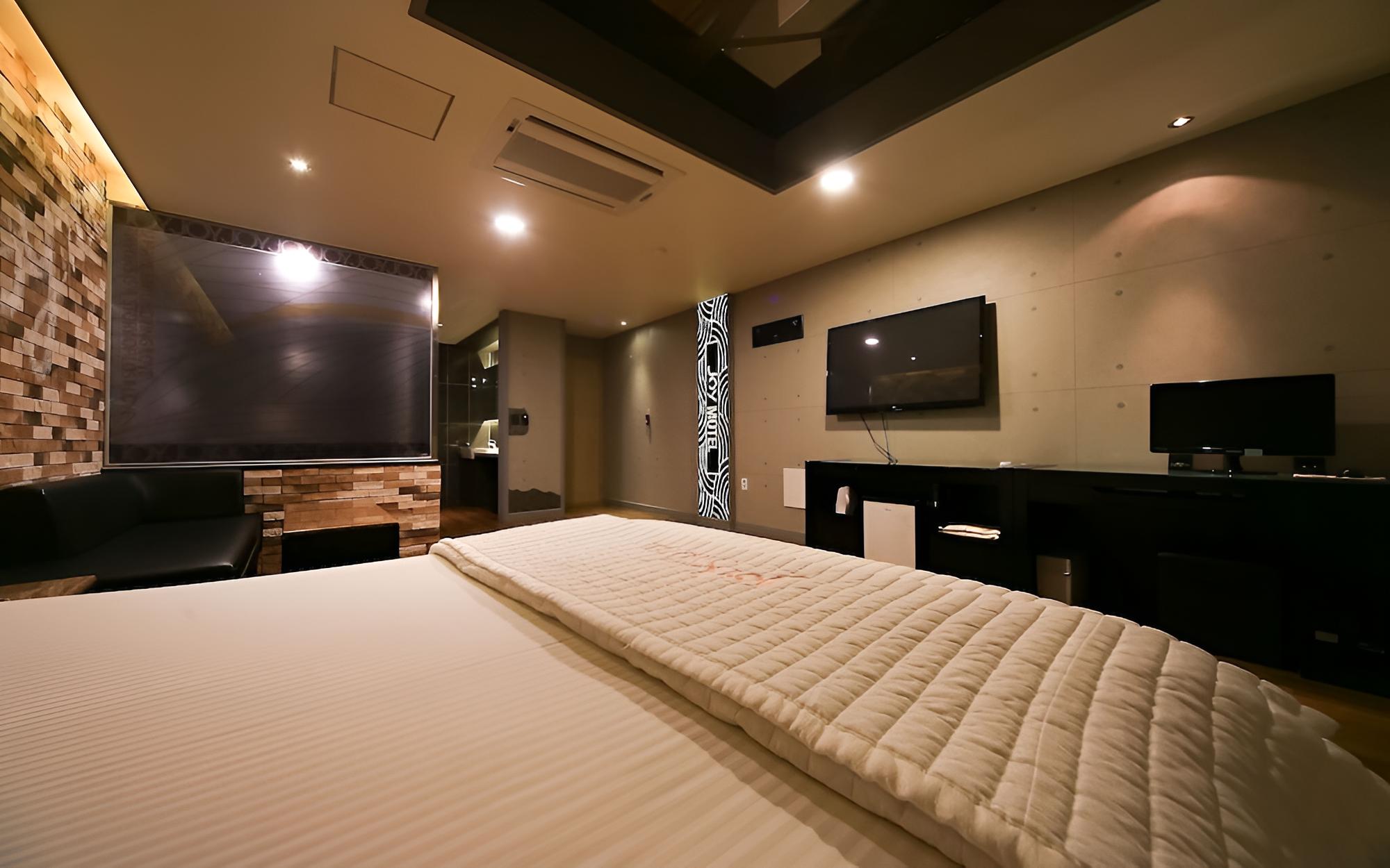 Room (General room-air purifier (spacious r)